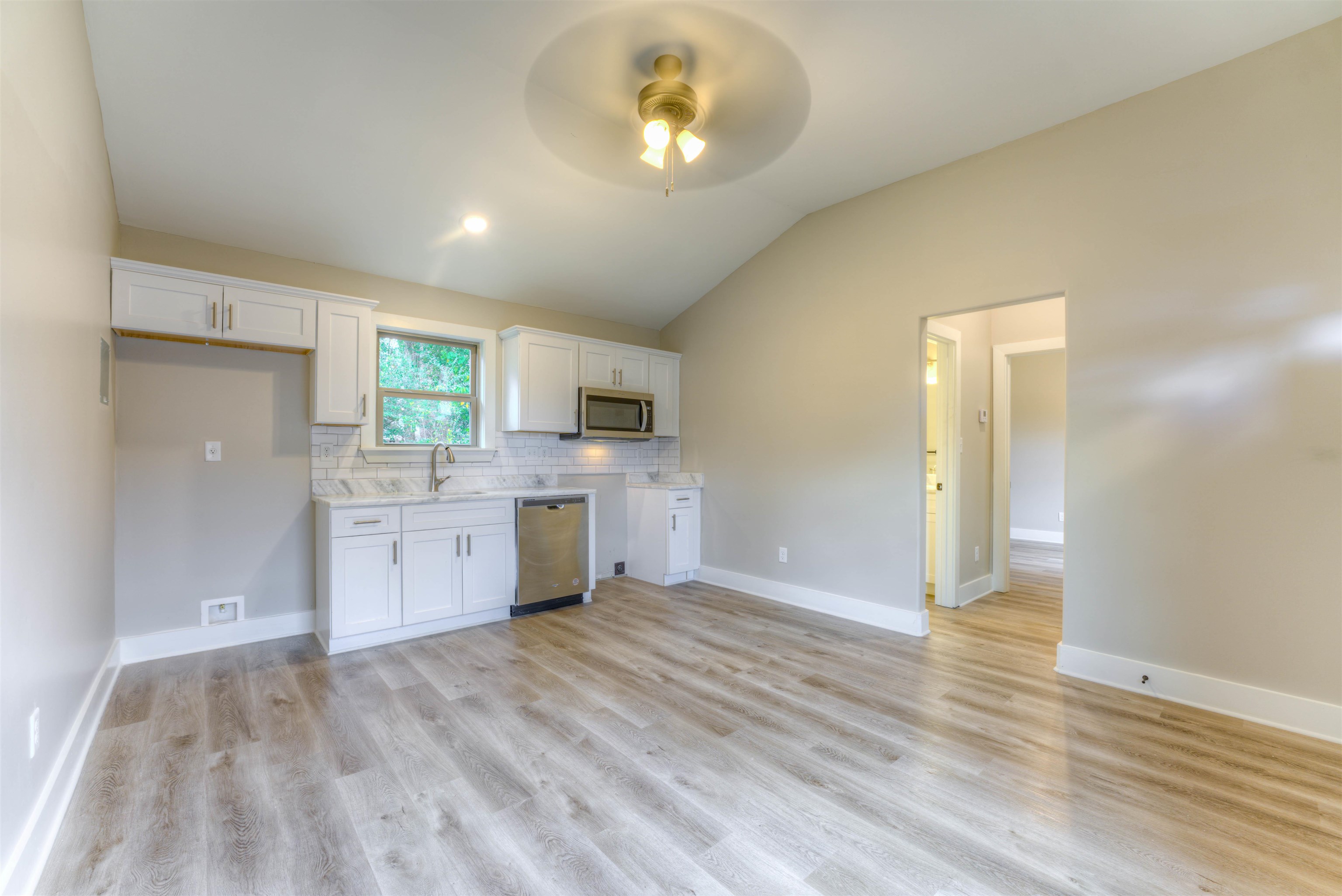 1807 Jackson Ave Property Photo 3