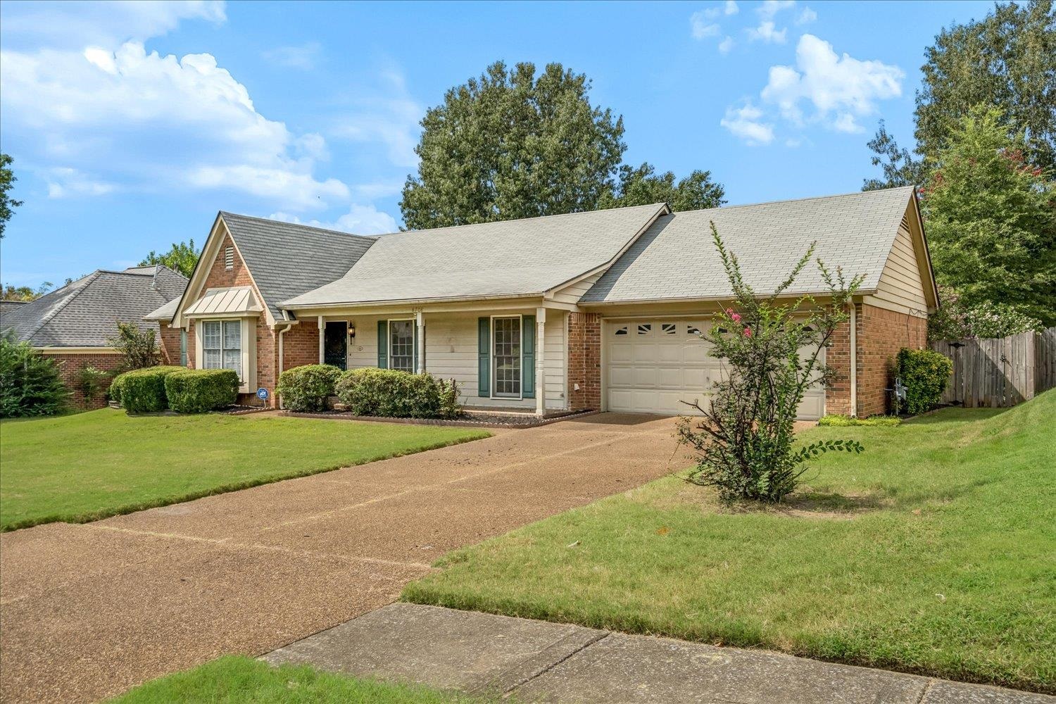 8708 Oak Trail Ln Property Photo 2