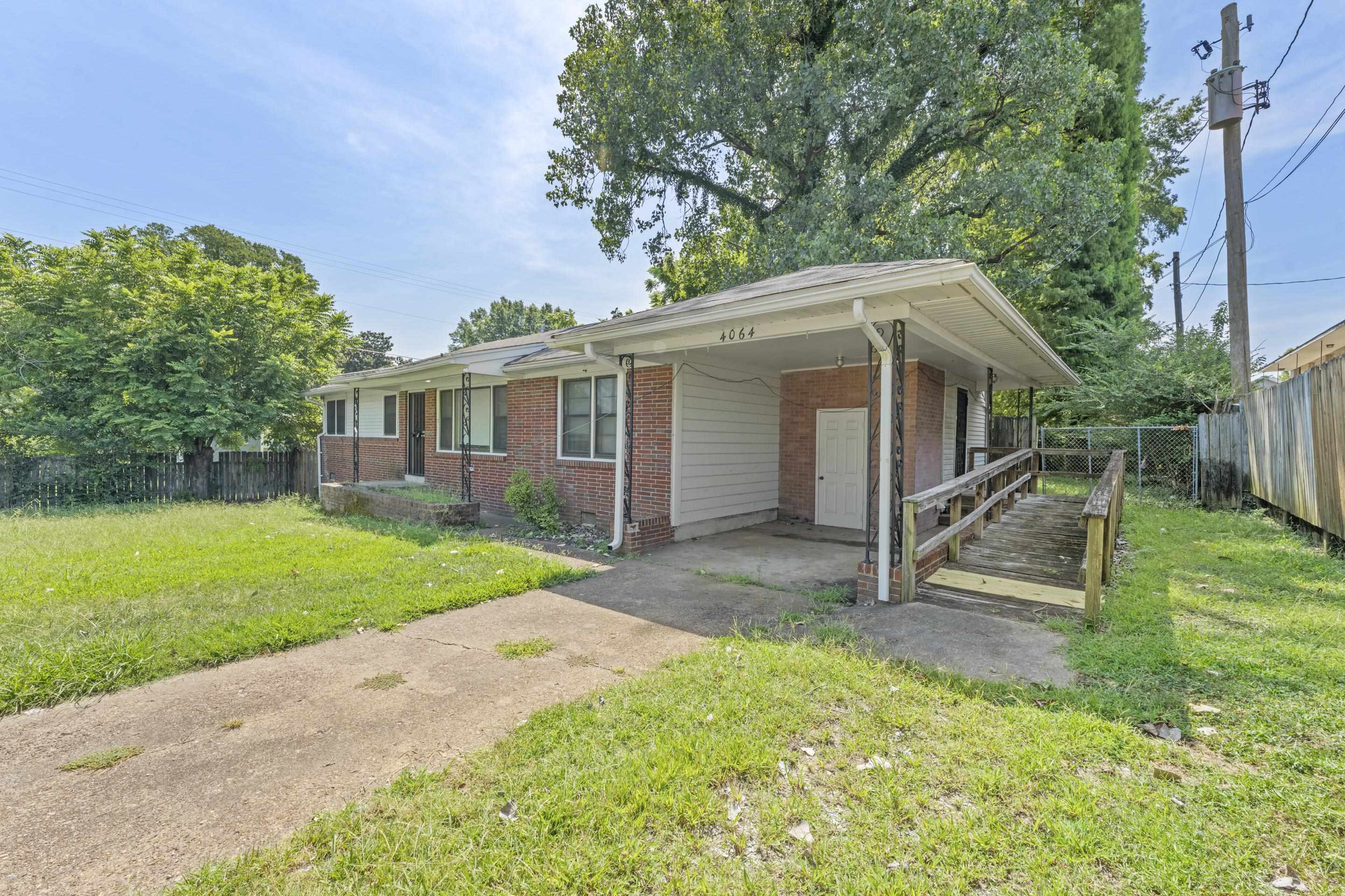 4064 Hermitage Dr Property Photo 2