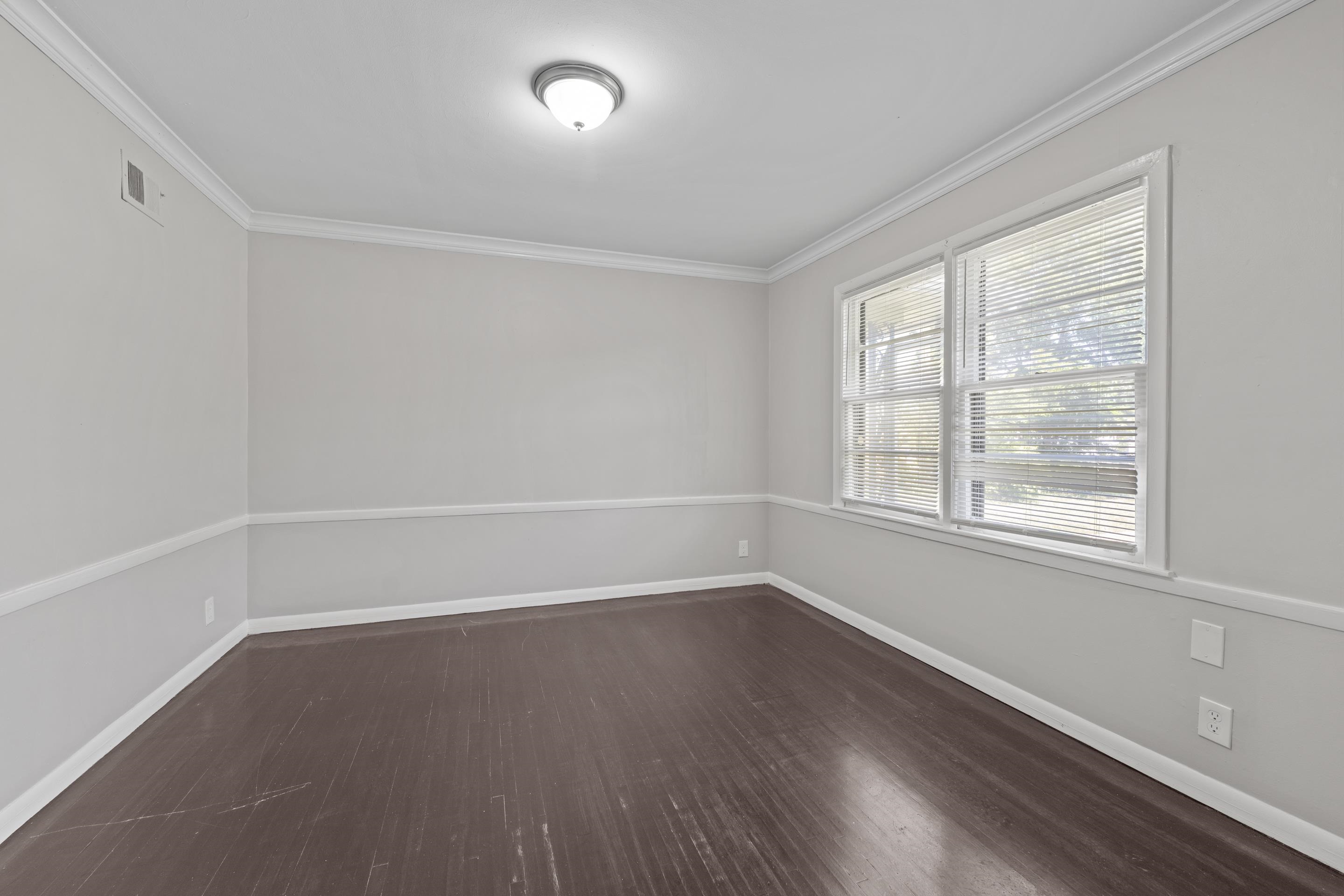 4064 Hermitage Dr Property Photo 6