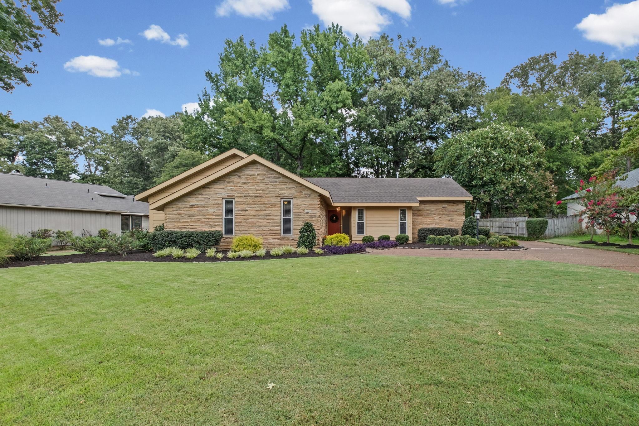 2174 Montego Dr Property Photo 1