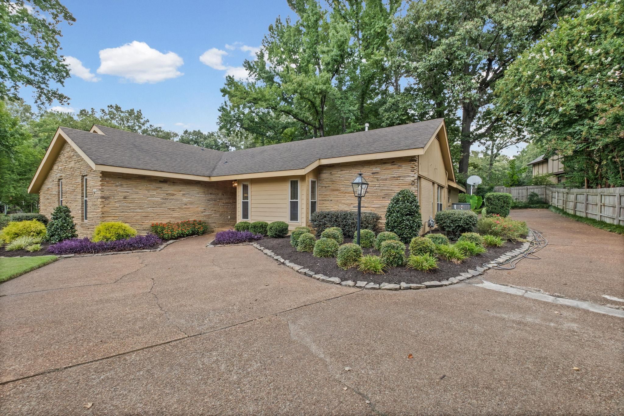 2174 Montego Dr Property Photo 2