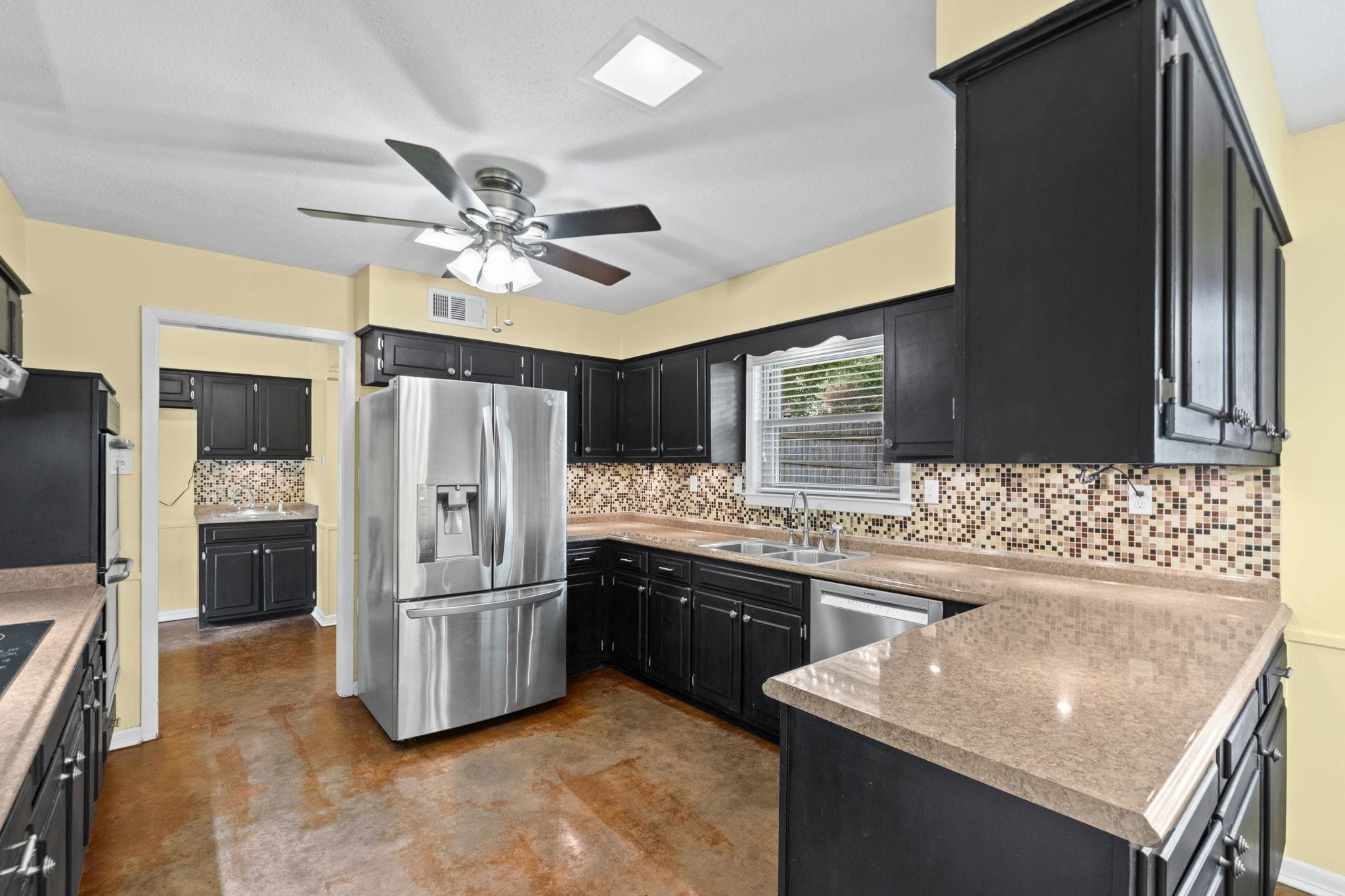 2174 Montego Dr Property Photo 4