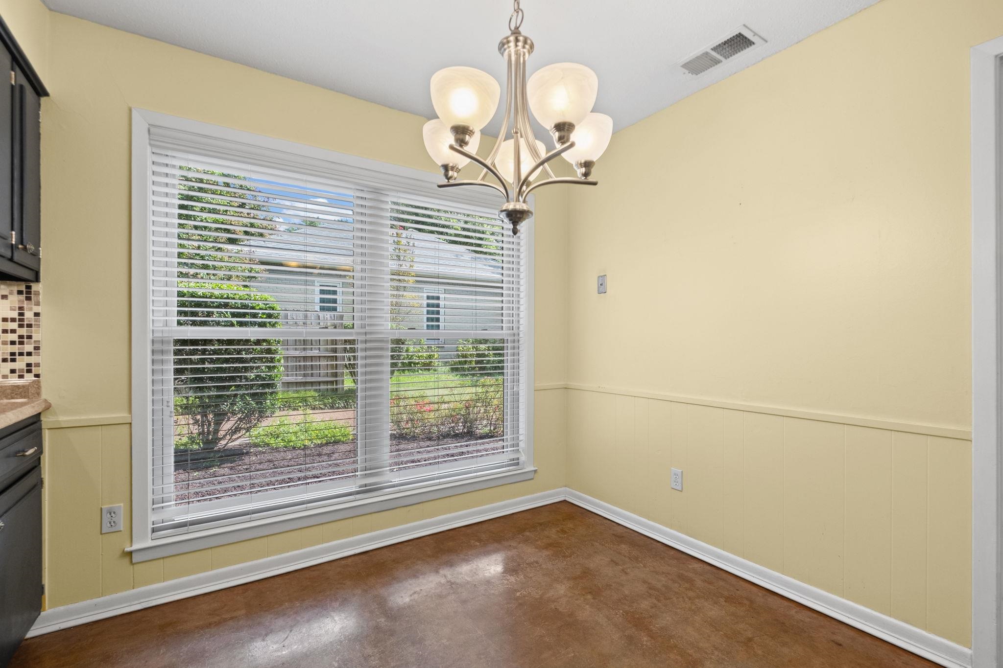 2174 Montego Dr Property Photo 11