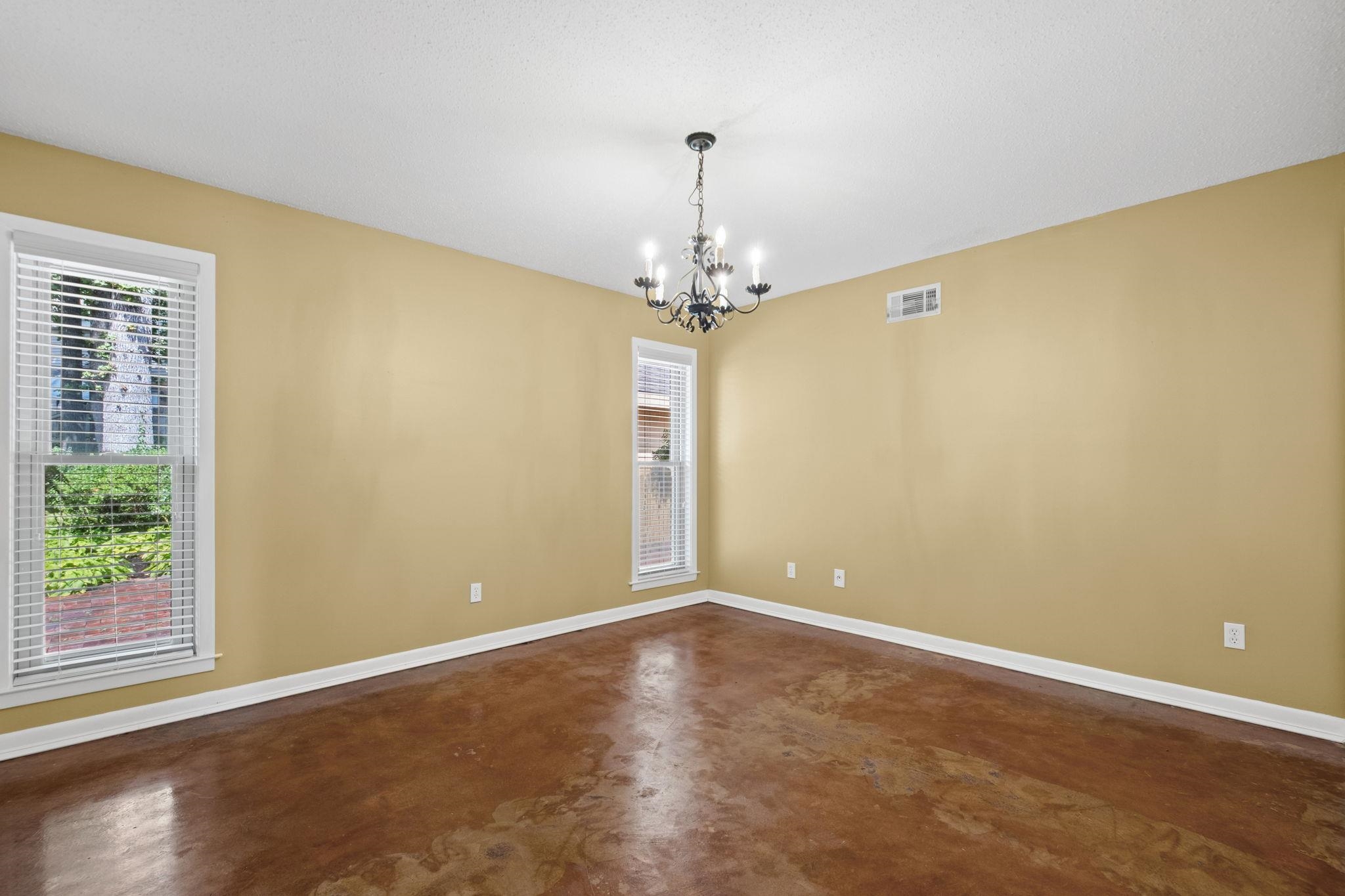 2174 Montego Dr Property Photo 24