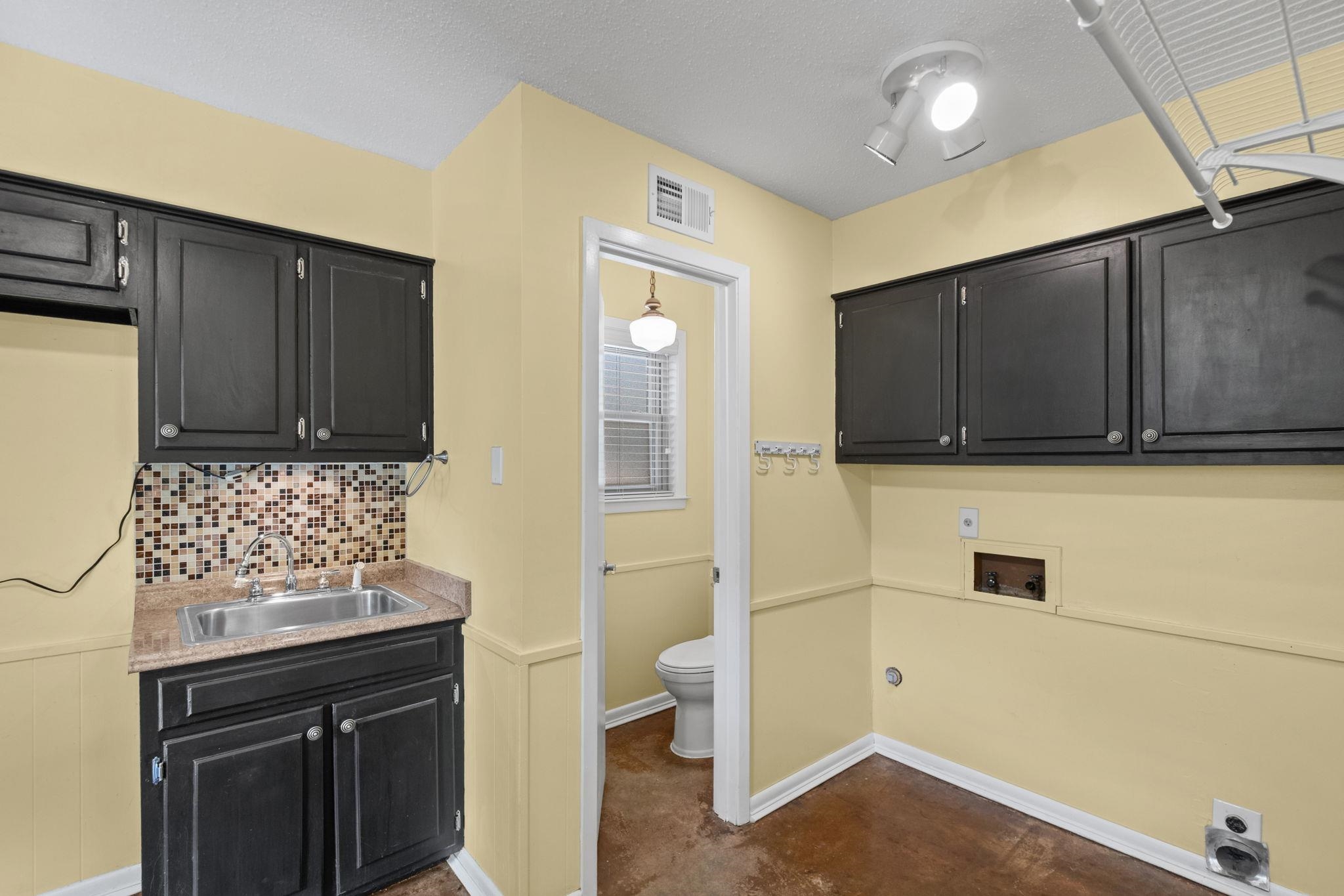 2174 Montego Dr Property Photo 29