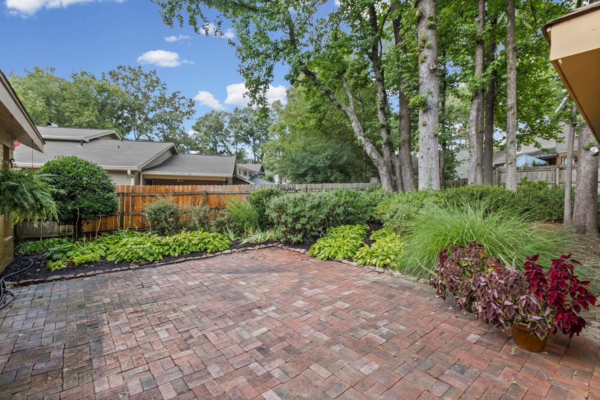 2174 Montego Dr Property Photo 33