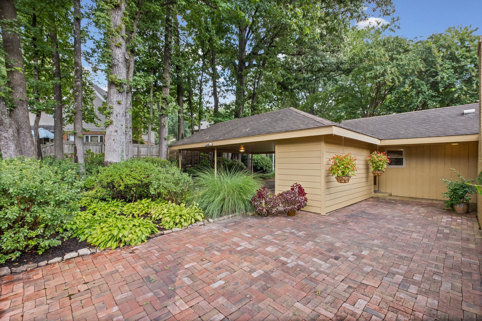 2174 Montego Dr Property Photo 34