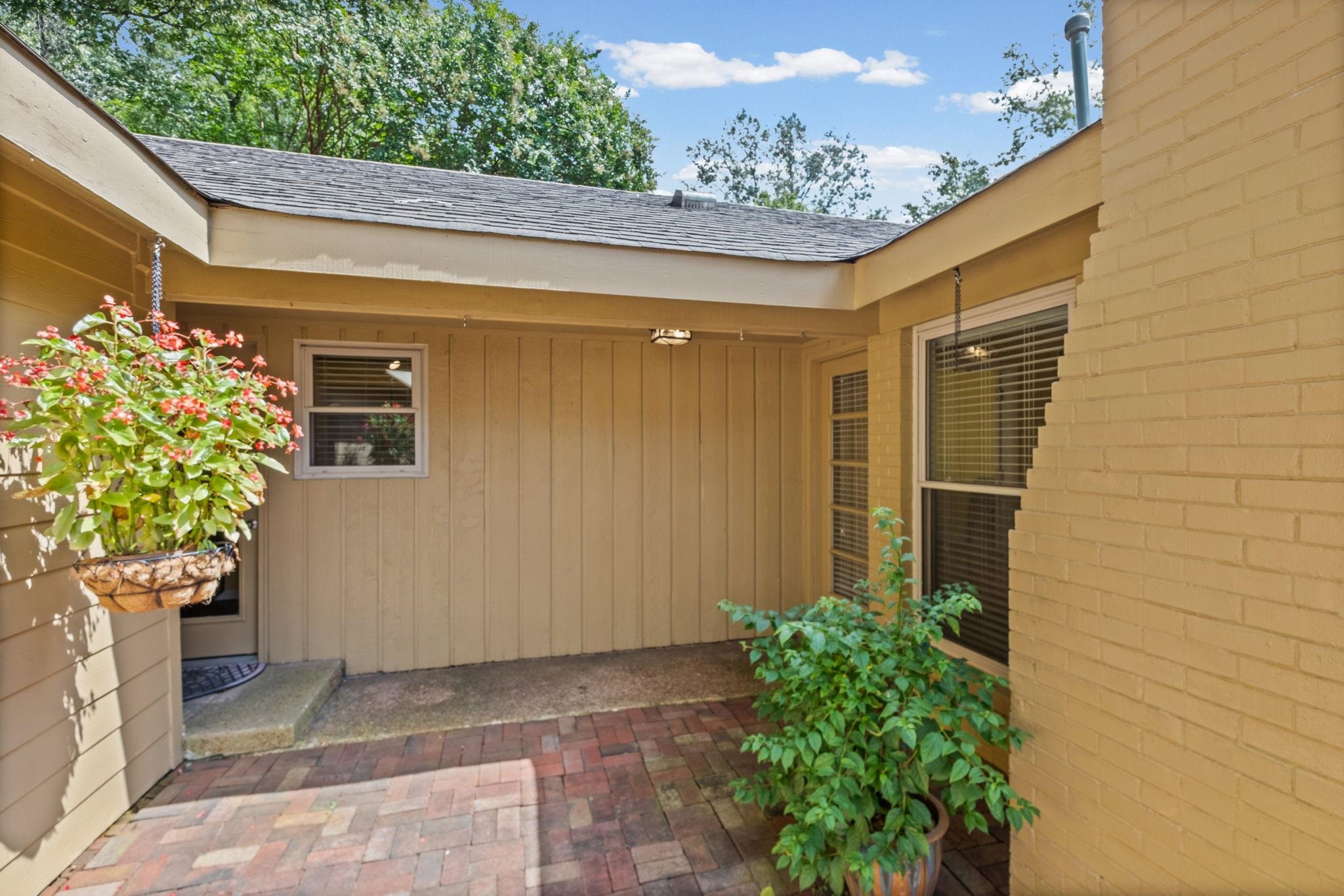 2174 Montego Dr Property Photo 38
