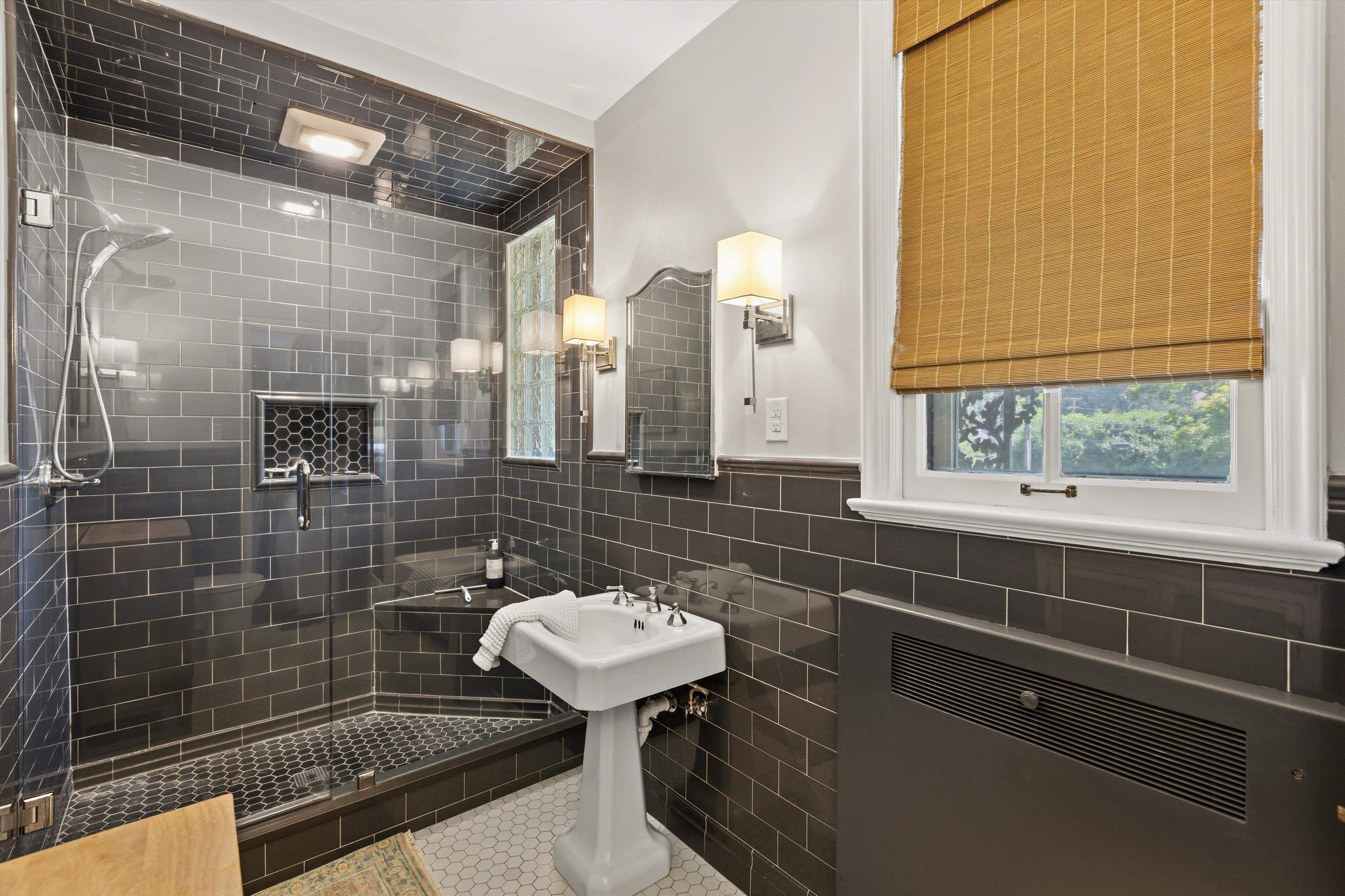 319 Goodwyn St Property Photo 20