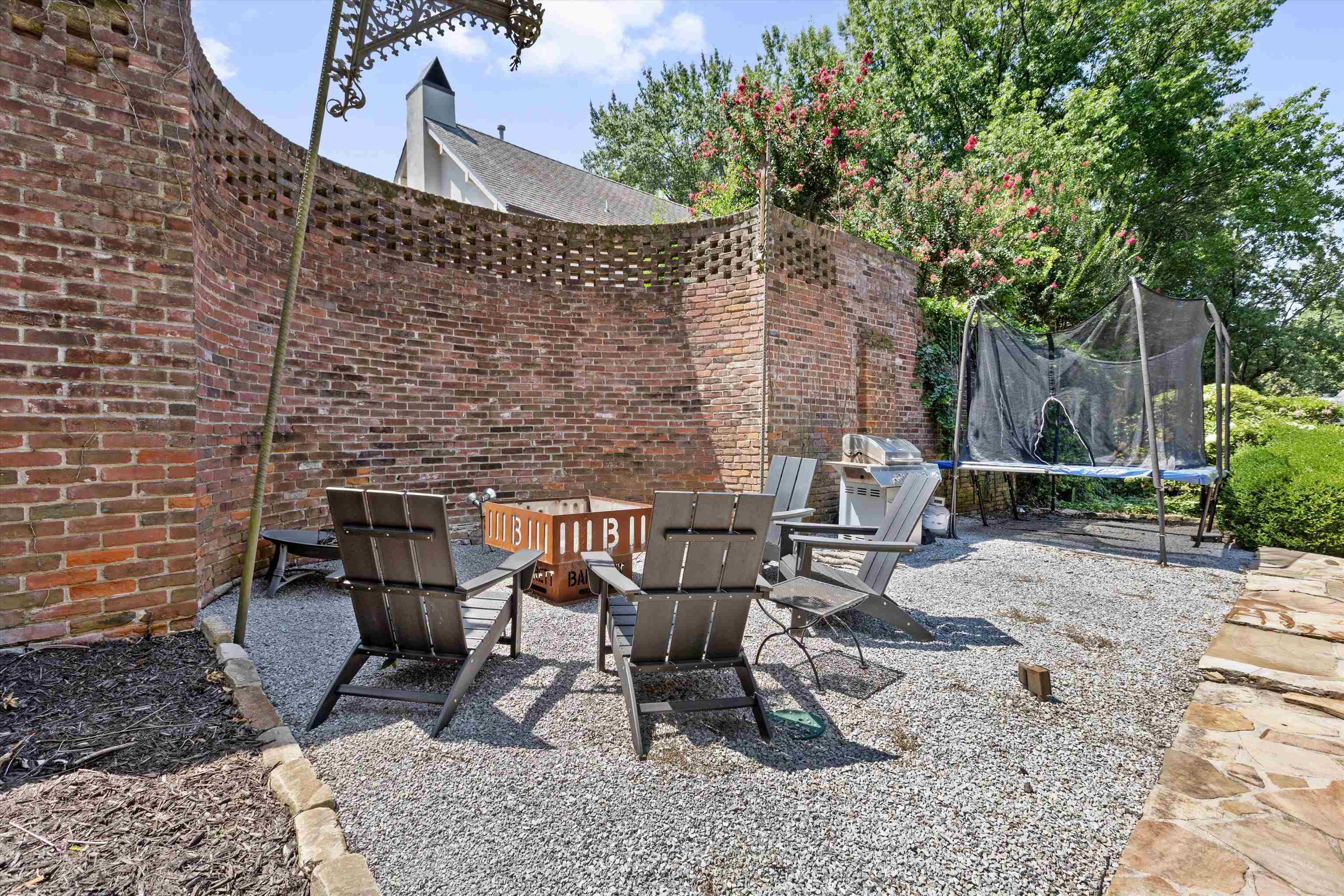319 Goodwyn St Property Photo 32