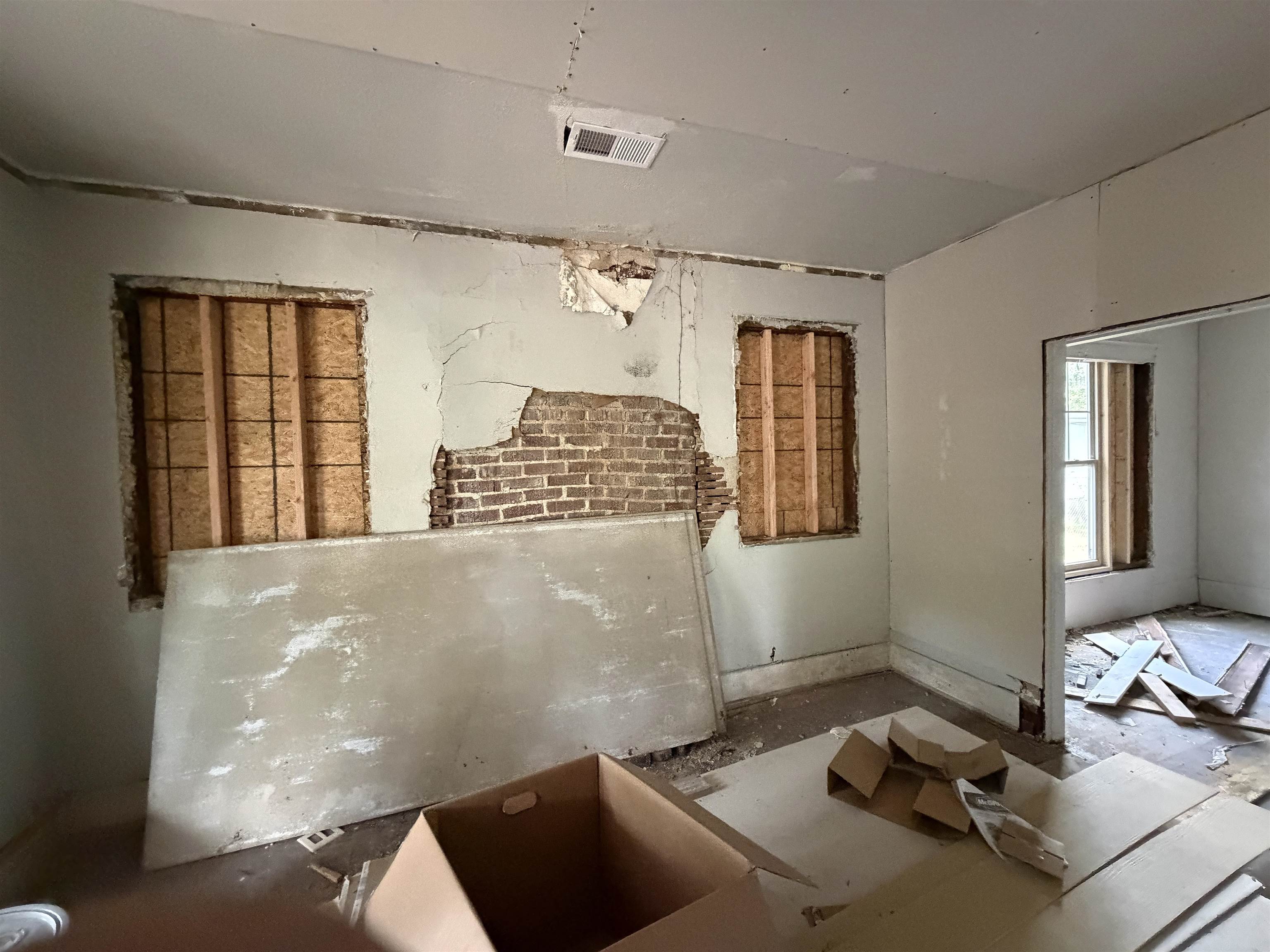 858 Carson St Property Photo 4