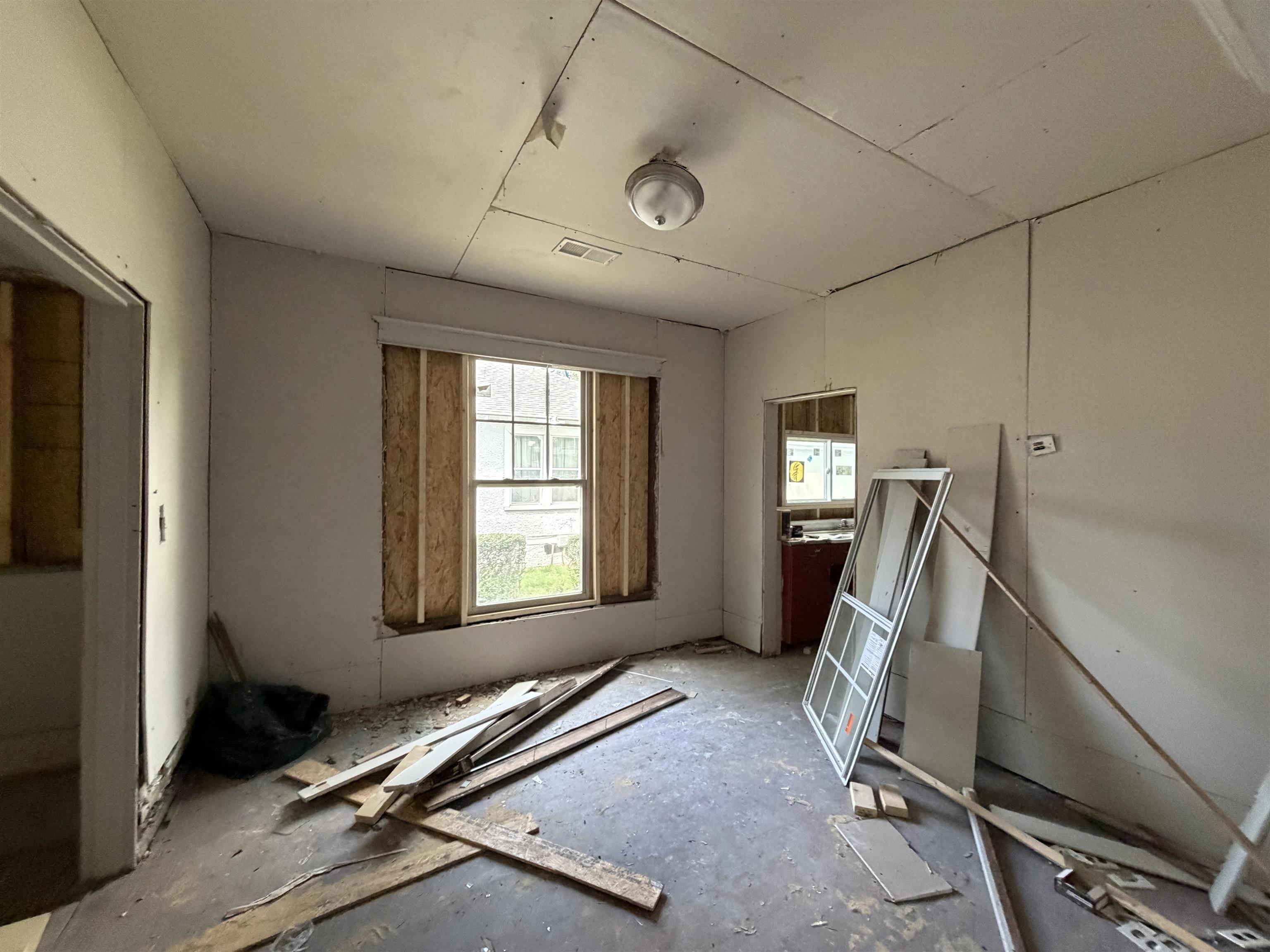 858 Carson St Property Photo 6