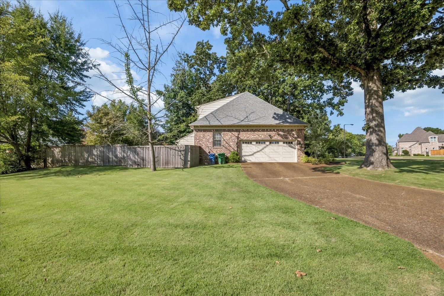 8601 Dogwood Rd Property Photo 4