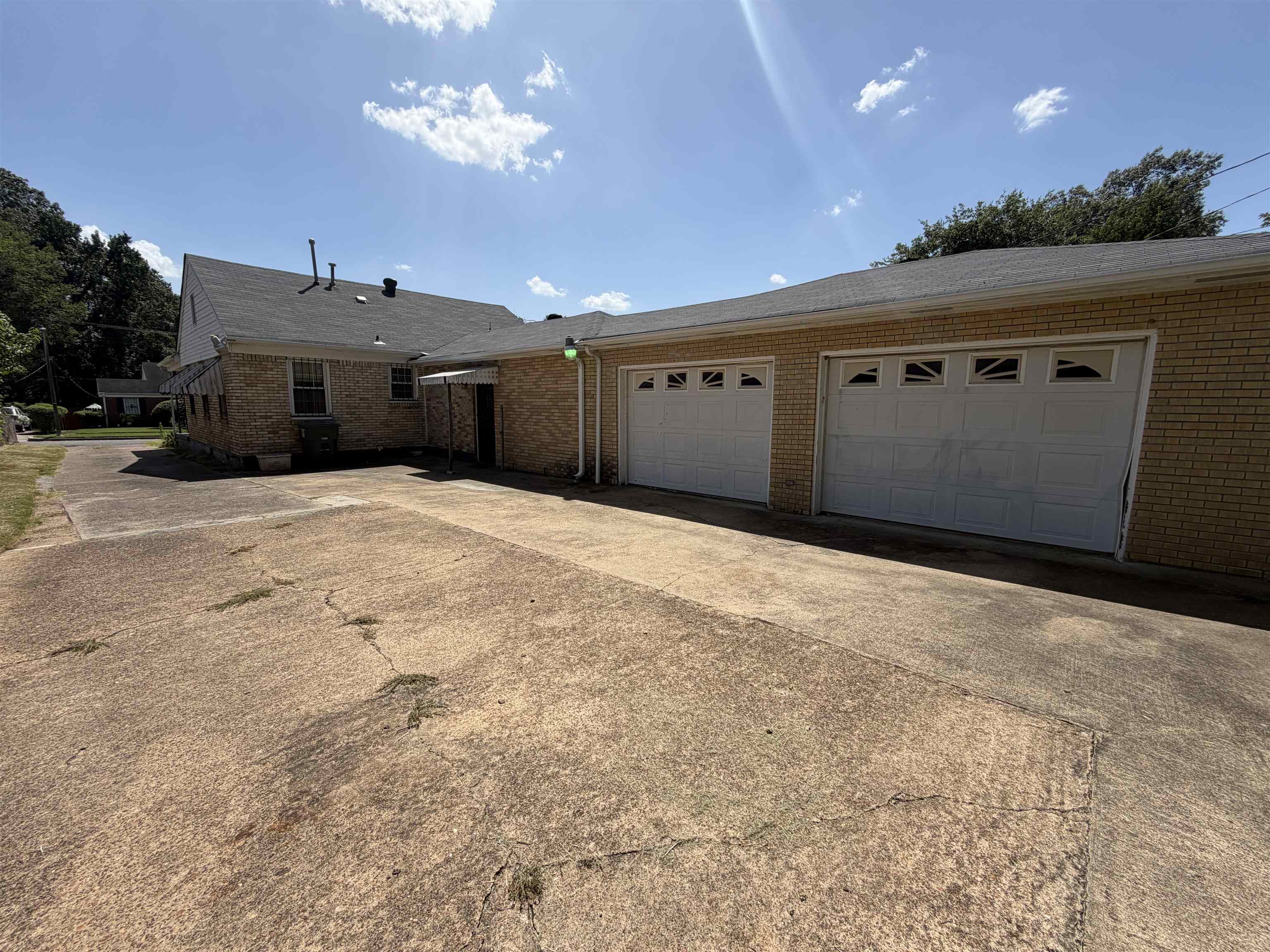 2084 Worthington Cir Property Photo 3