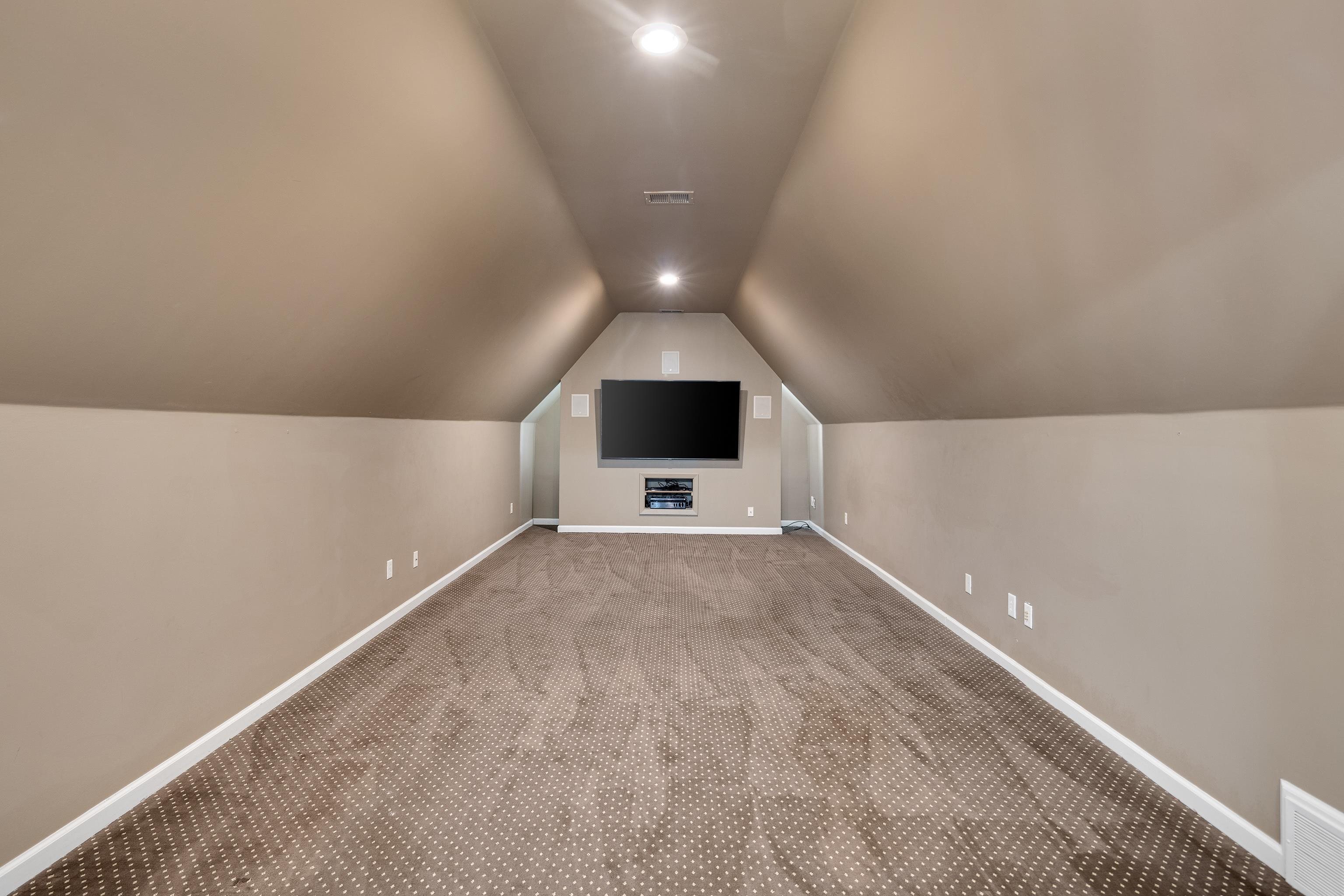 909 Juliana Cv Property Photo 32