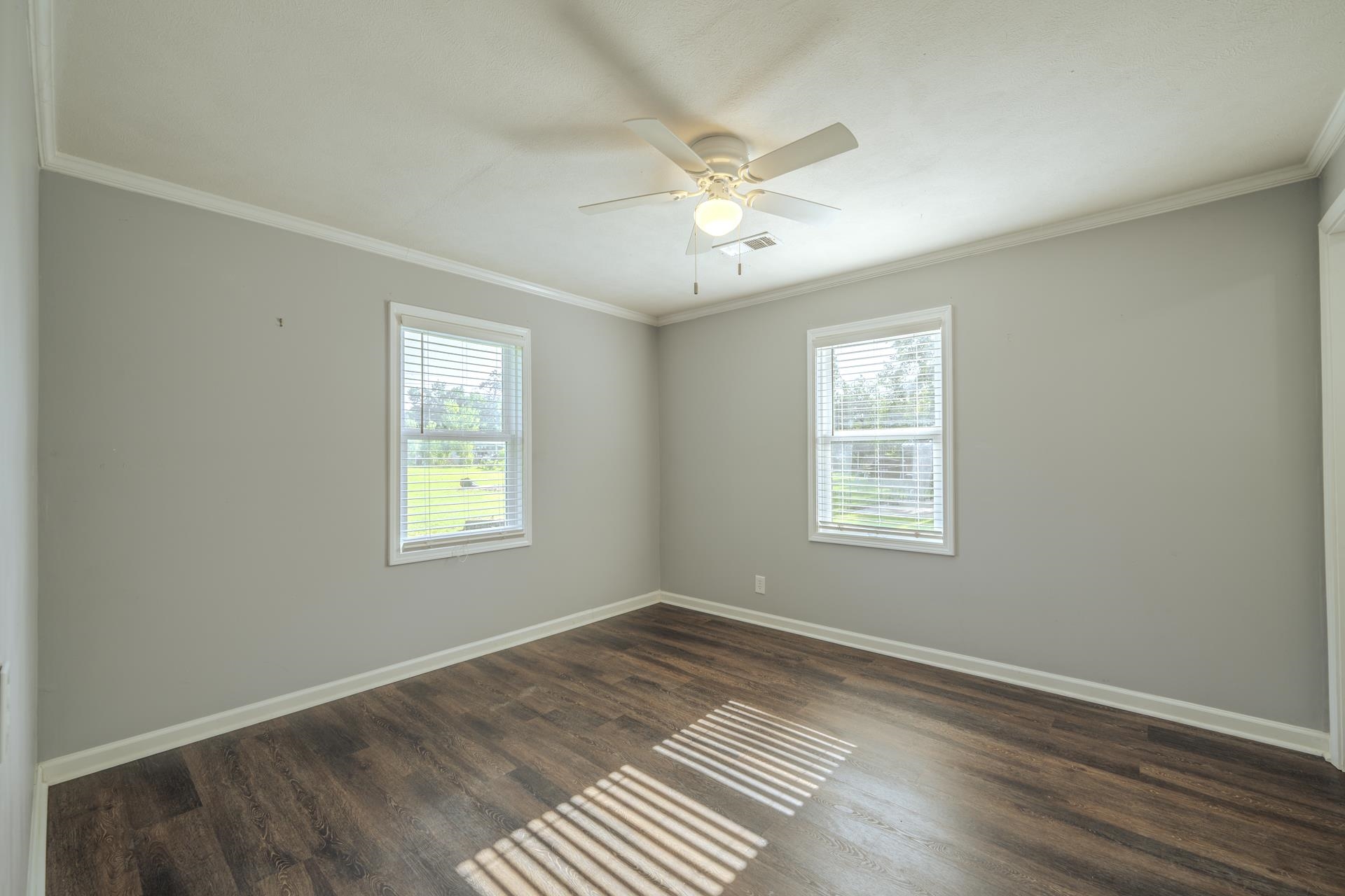 435 Belmont St Property Photo 9