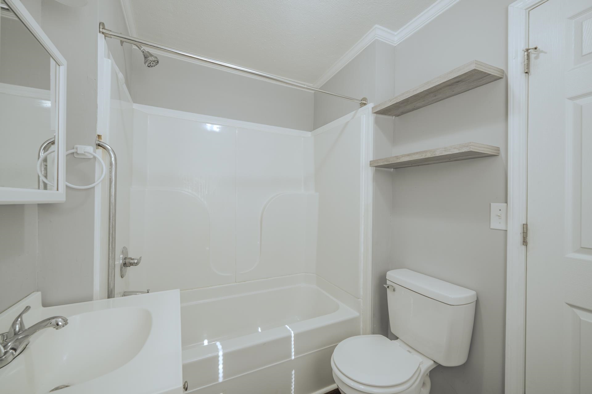 435 Belmont St Property Photo 12