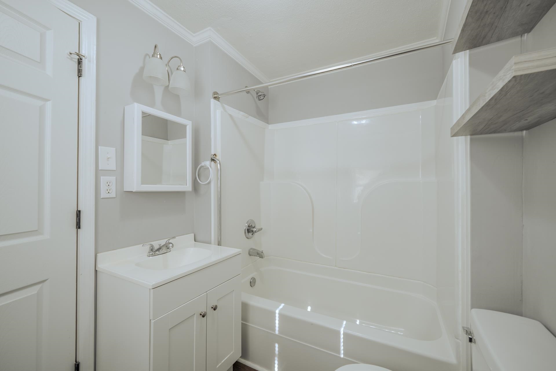 435 Belmont St Property Photo 13