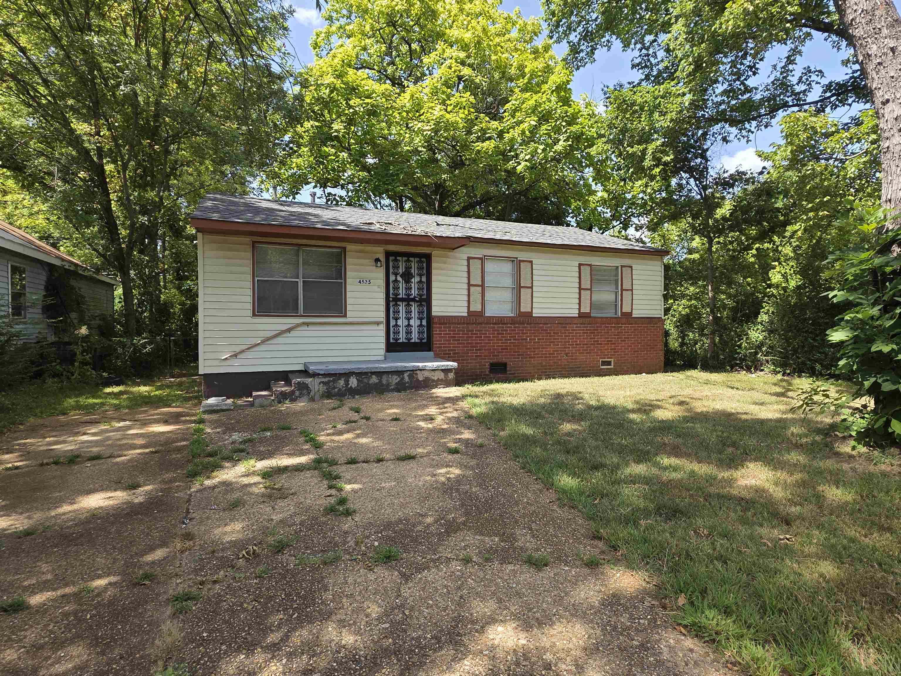 4535 BEACON HILL DR Property Photo 1