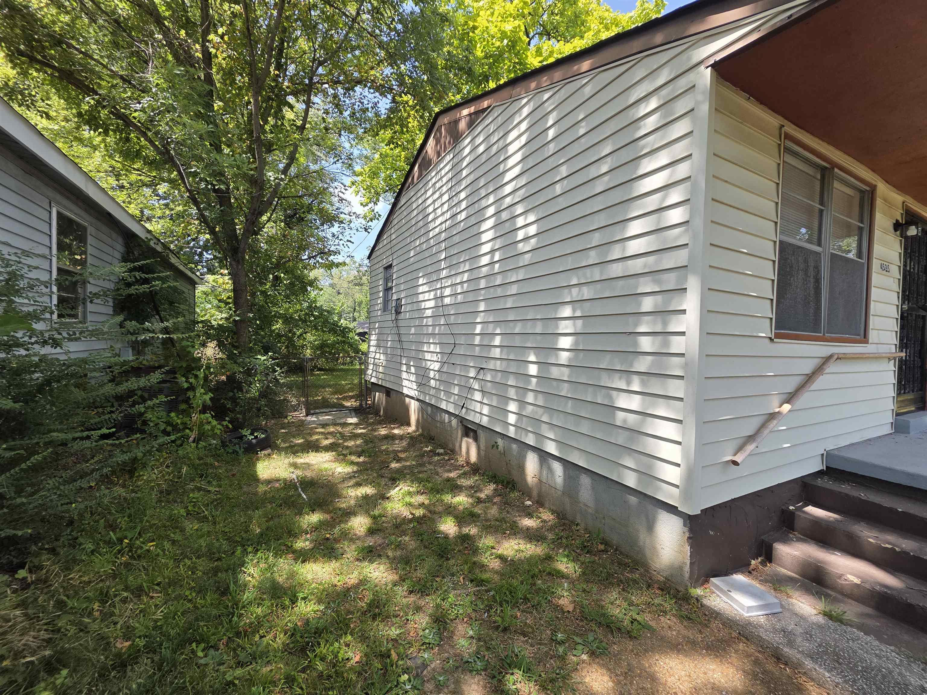 4535 Beacon Hill Dr Property Photo 3