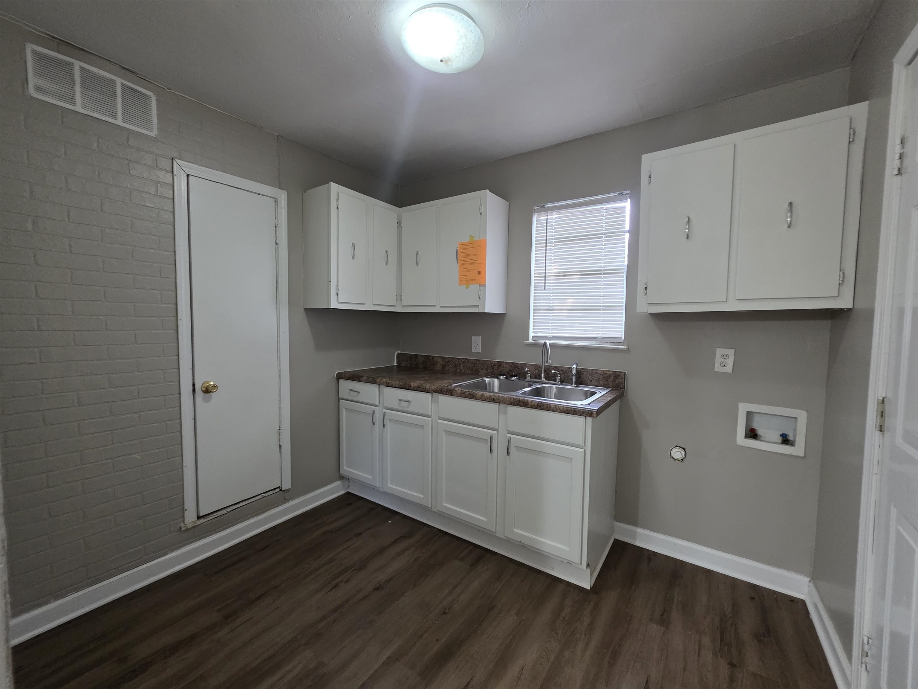 4535 Beacon Hill Dr Property Photo 4