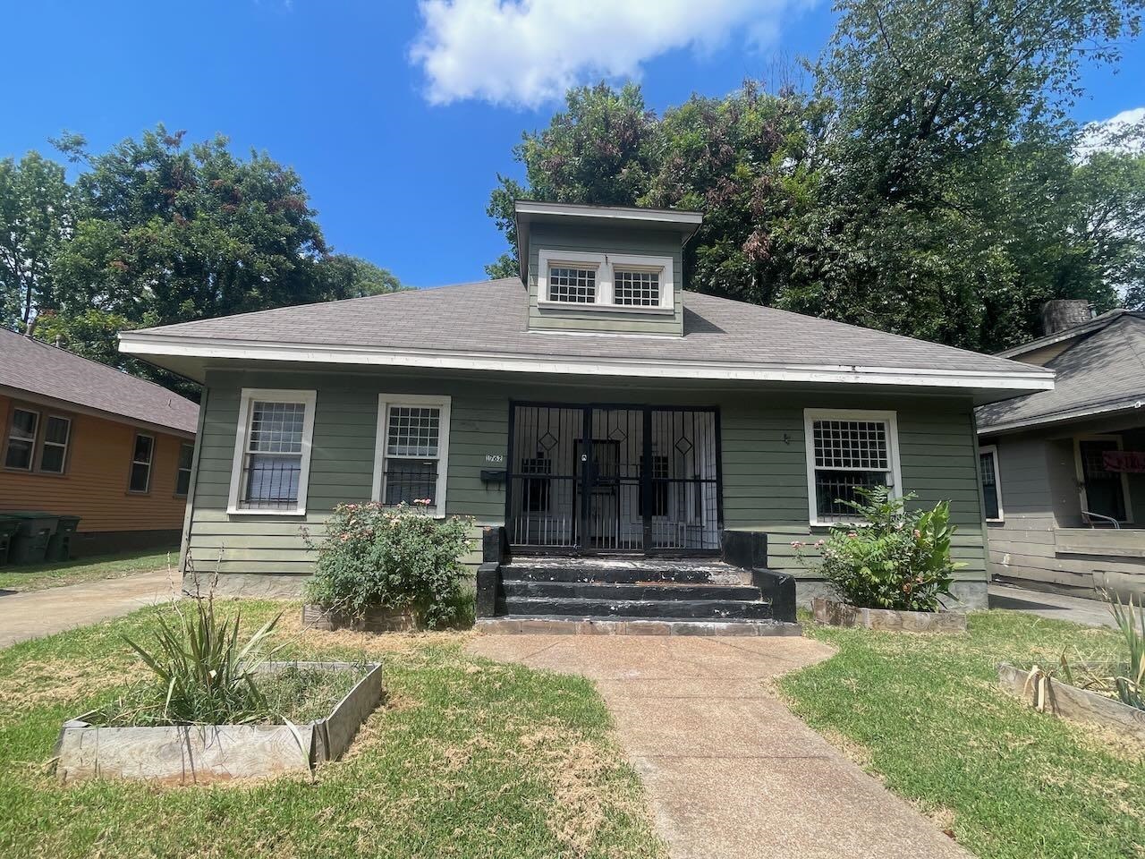1762 NELSON AVE Property Photo 1