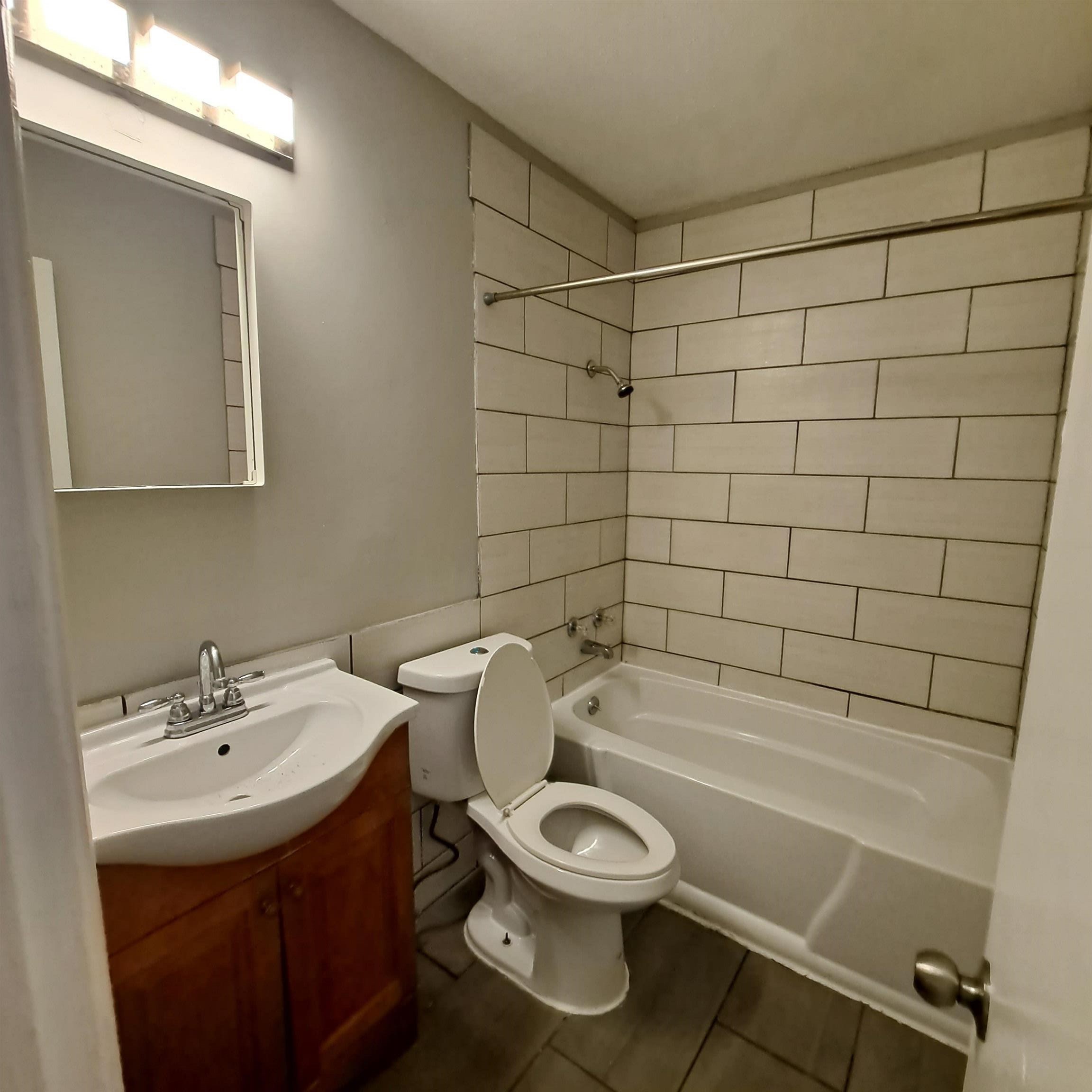 3243 Thirteen Colony Mall 2b Property Photo 6