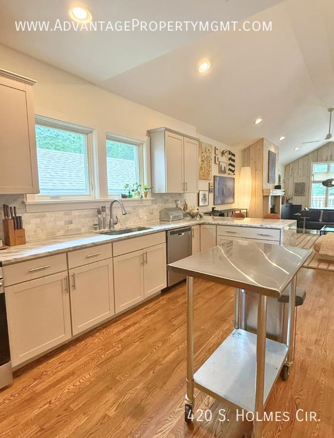 420 S Holmes St Property Photo 6