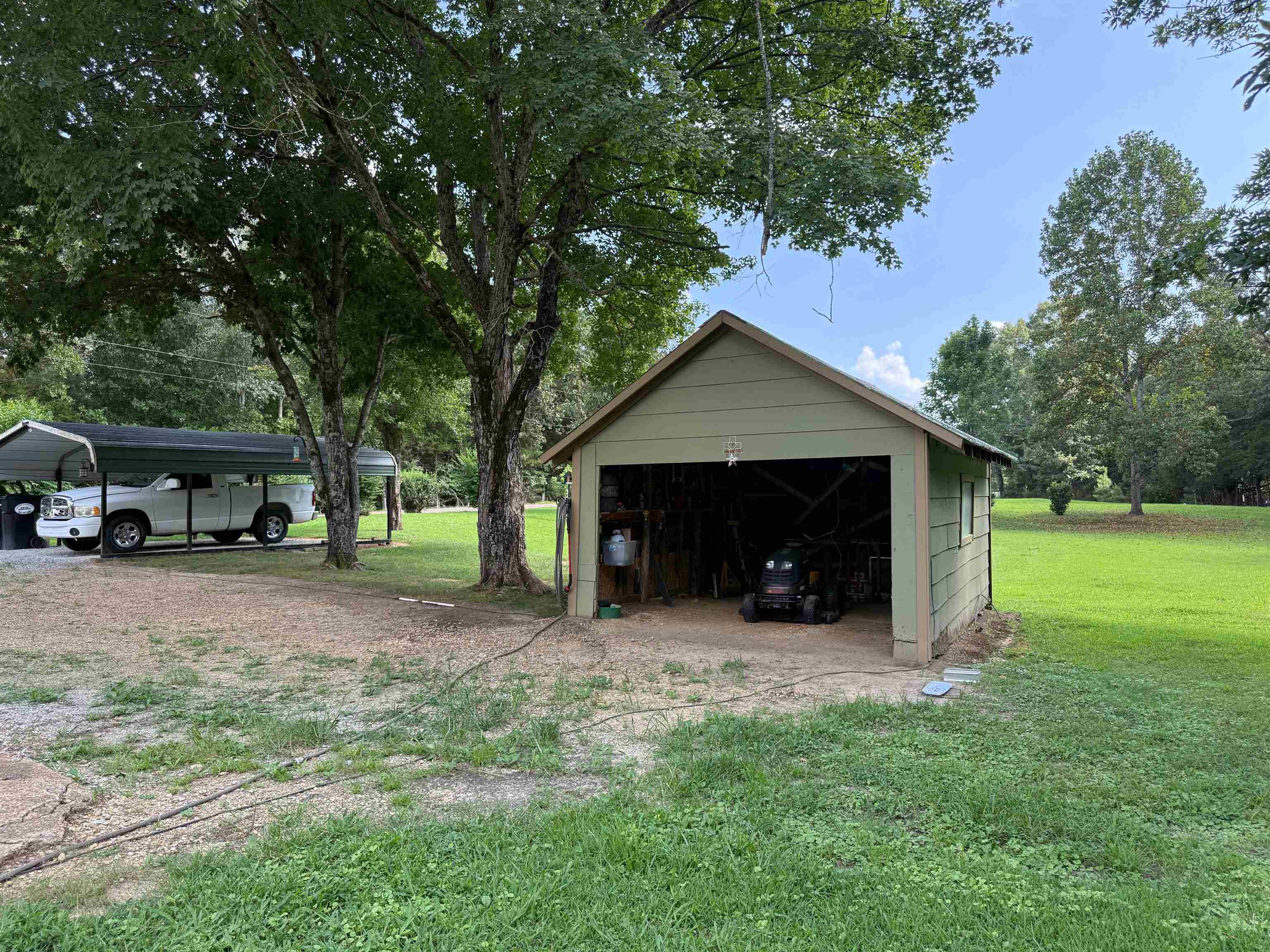 2966 Hillville Loop Property Photo 4