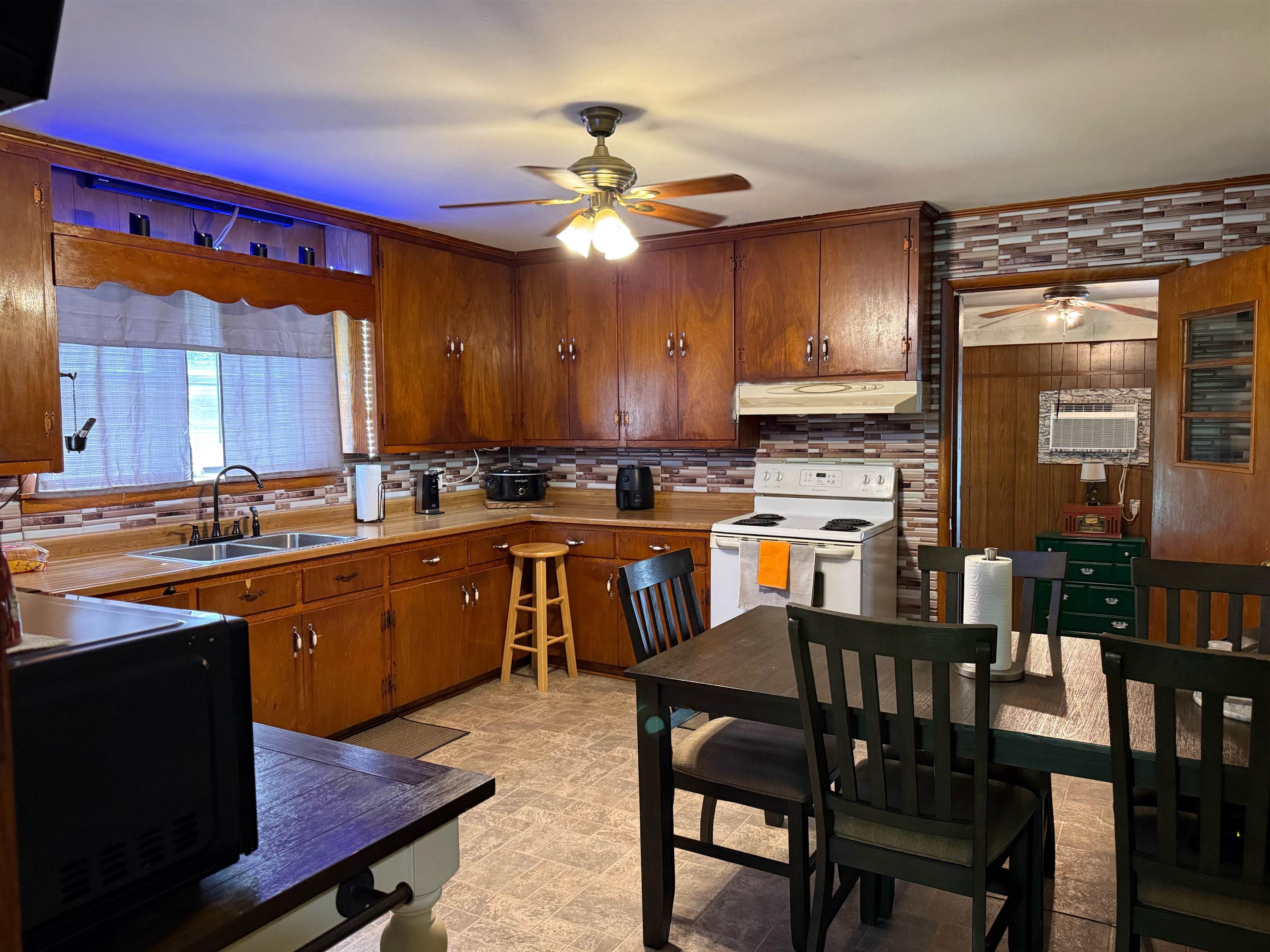2966 Hillville Loop Property Photo 7