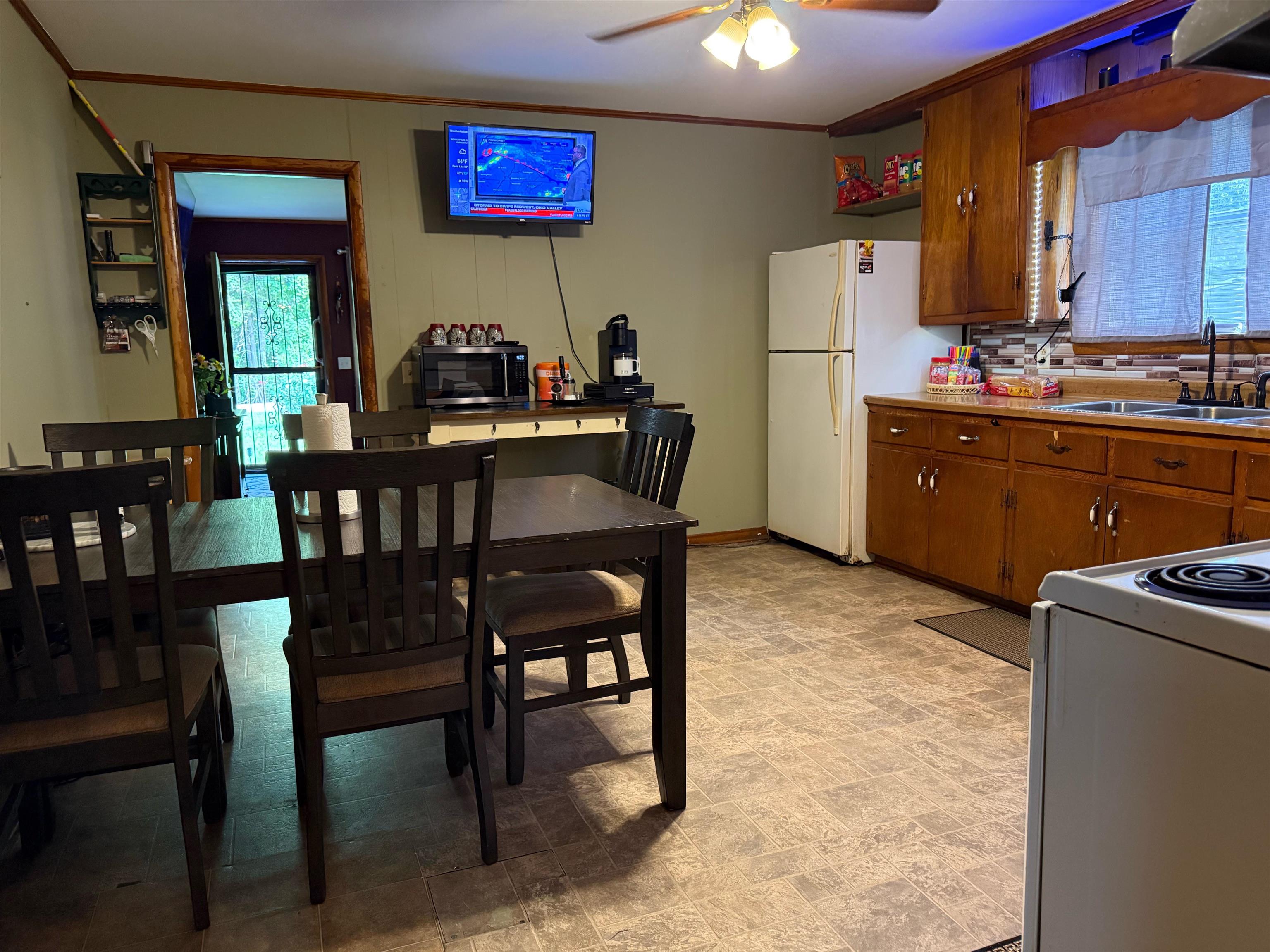 2966 Hillville Loop Property Photo 9