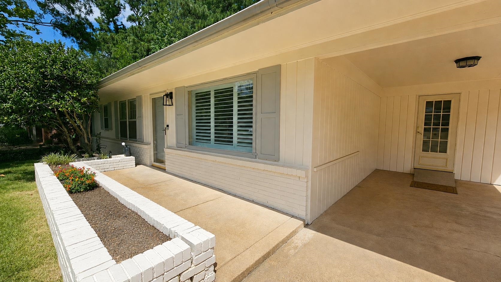 296 N White Station Rd Property Photo 3
