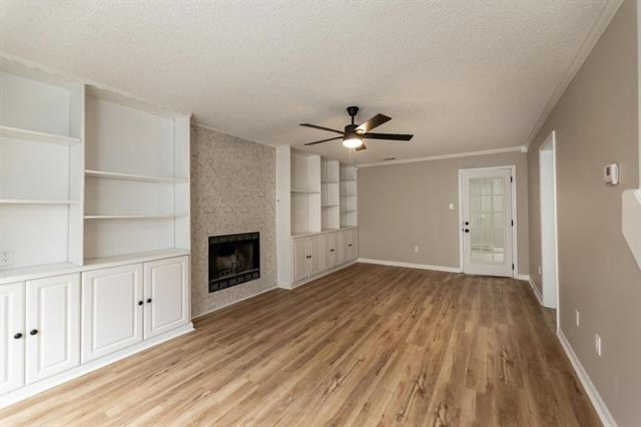 9102 Valkrie Ln Property Photo 3