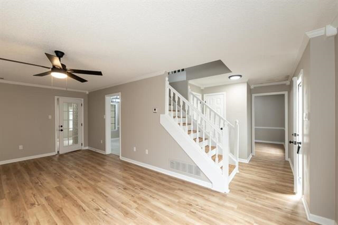 9102 Valkrie Ln Property Photo 5