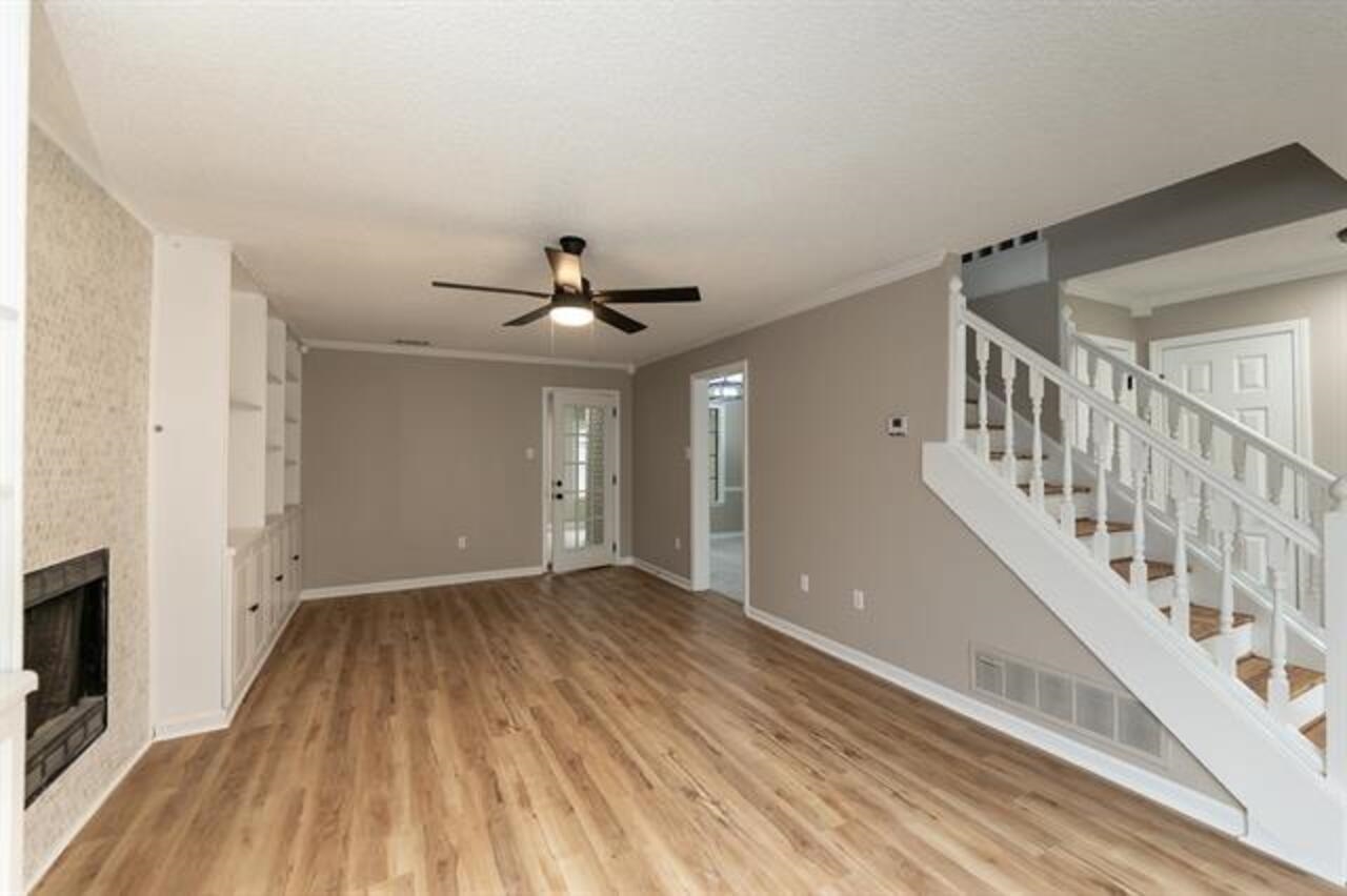 9102 Valkrie Ln Property Photo 6