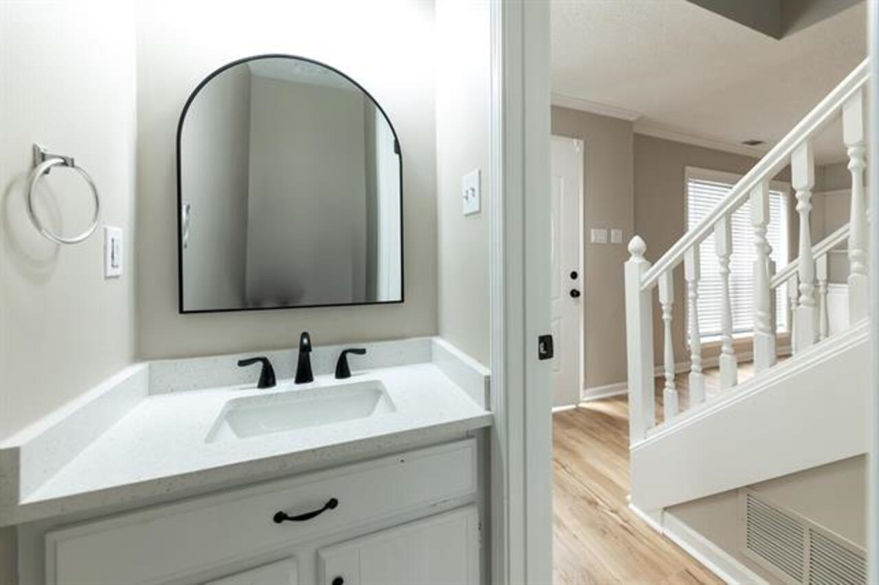 9102 Valkrie Ln Property Photo 12