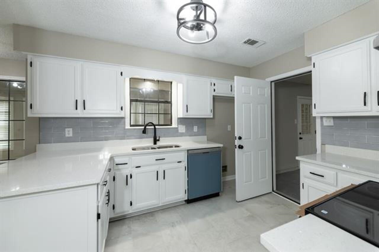 9102 Valkrie Ln Property Photo 20