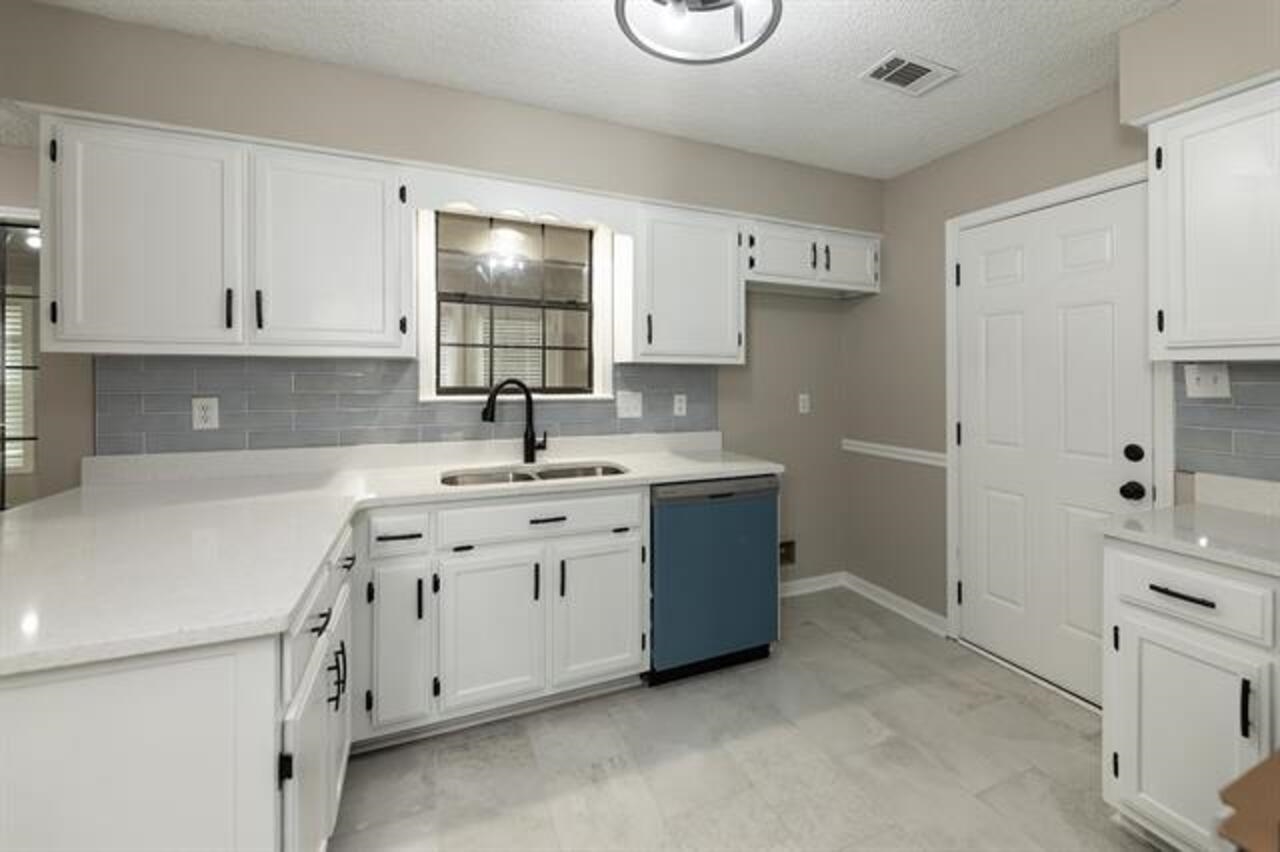 9102 Valkrie Ln Property Photo 30