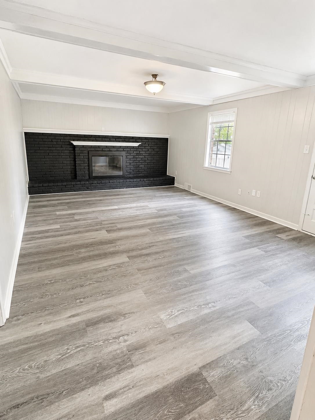 1562 Holly Hill Dr Property Photo 3