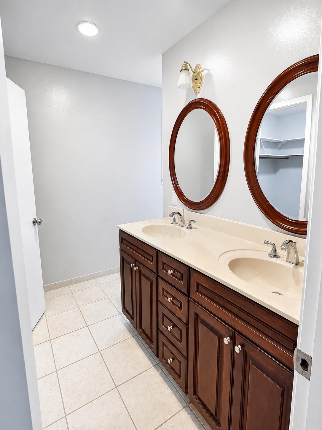 1562 Holly Hill Dr Property Photo 11