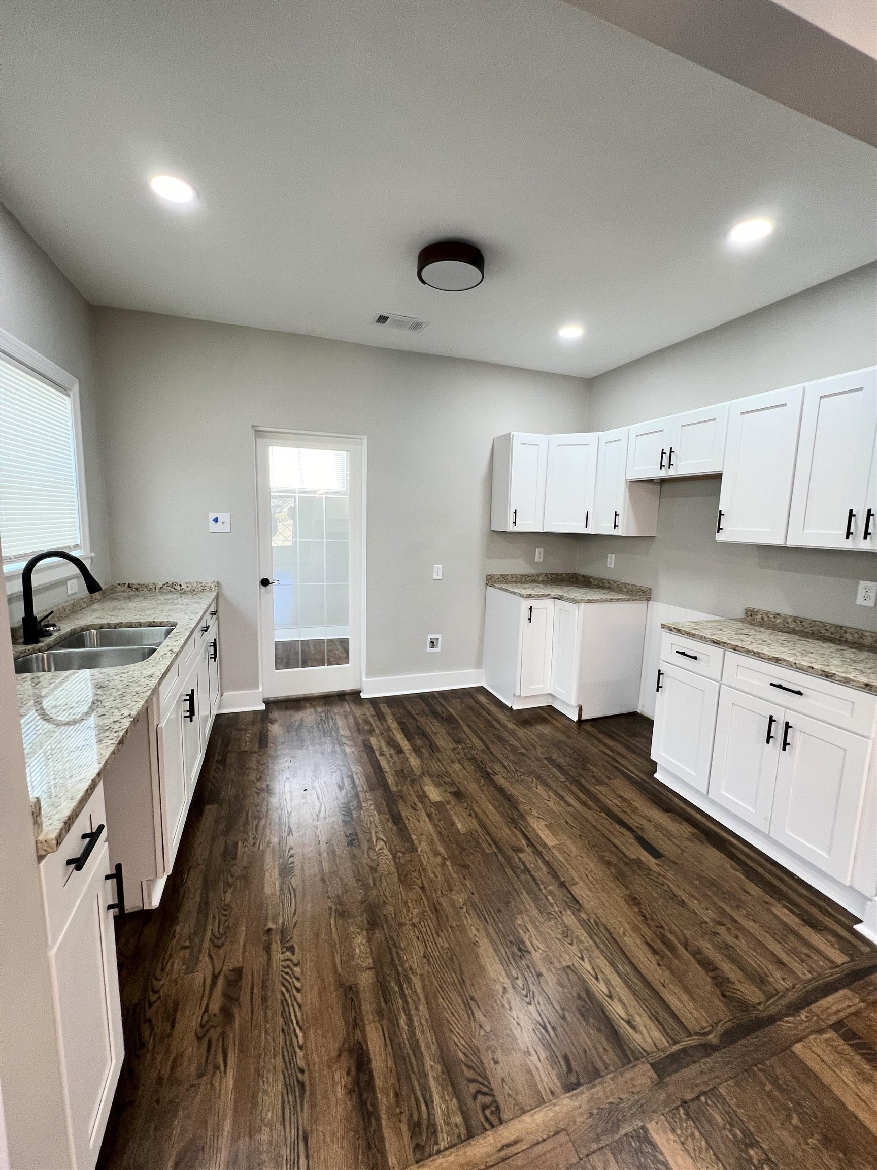 2115 Hallwood Dr Property Photo 11
