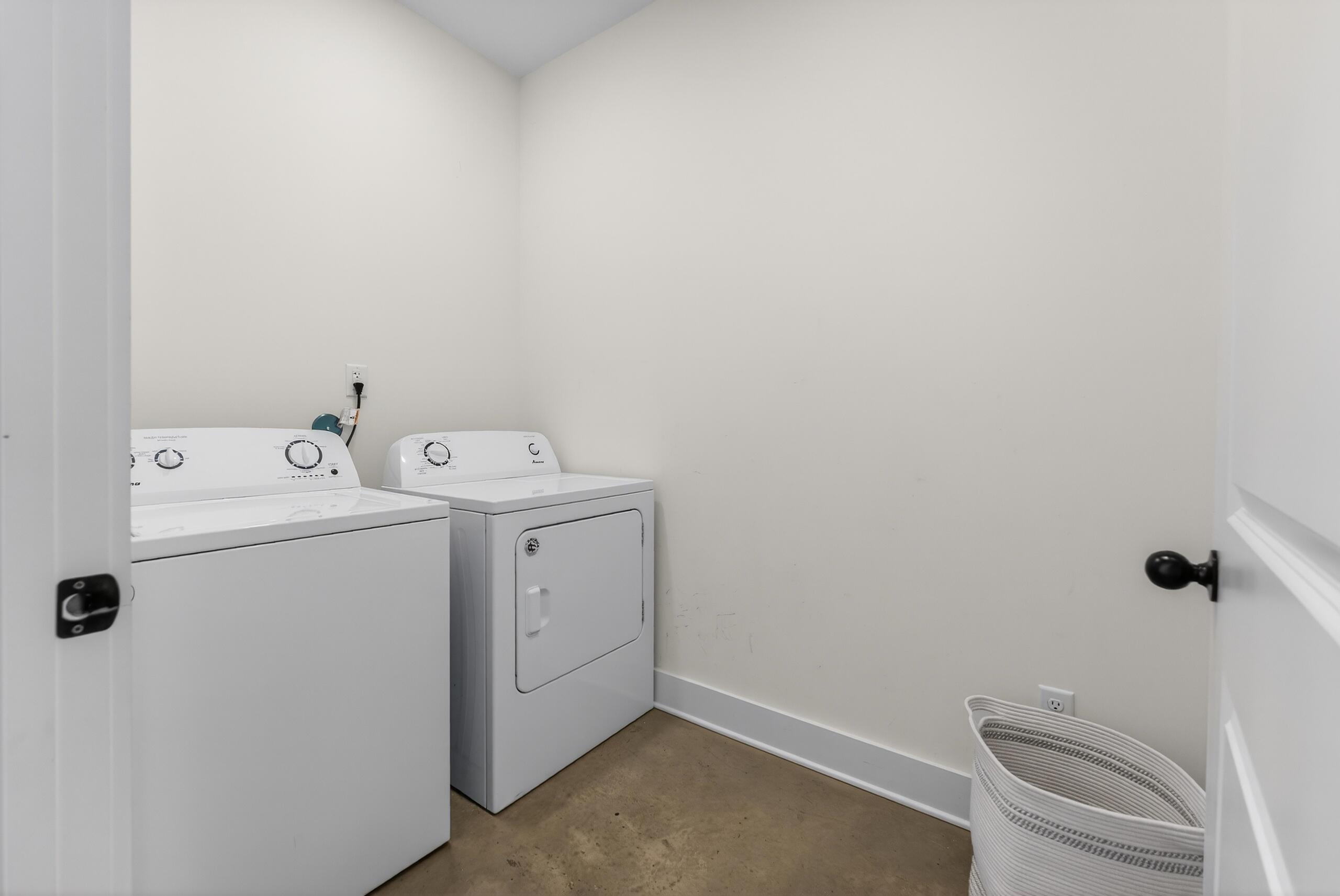 668 Hawthorne St Property Photo 21