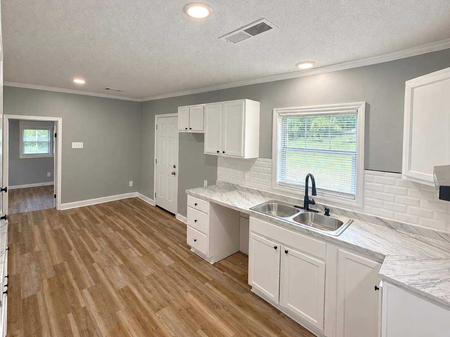 964 Winchester Rd Property Photo 5