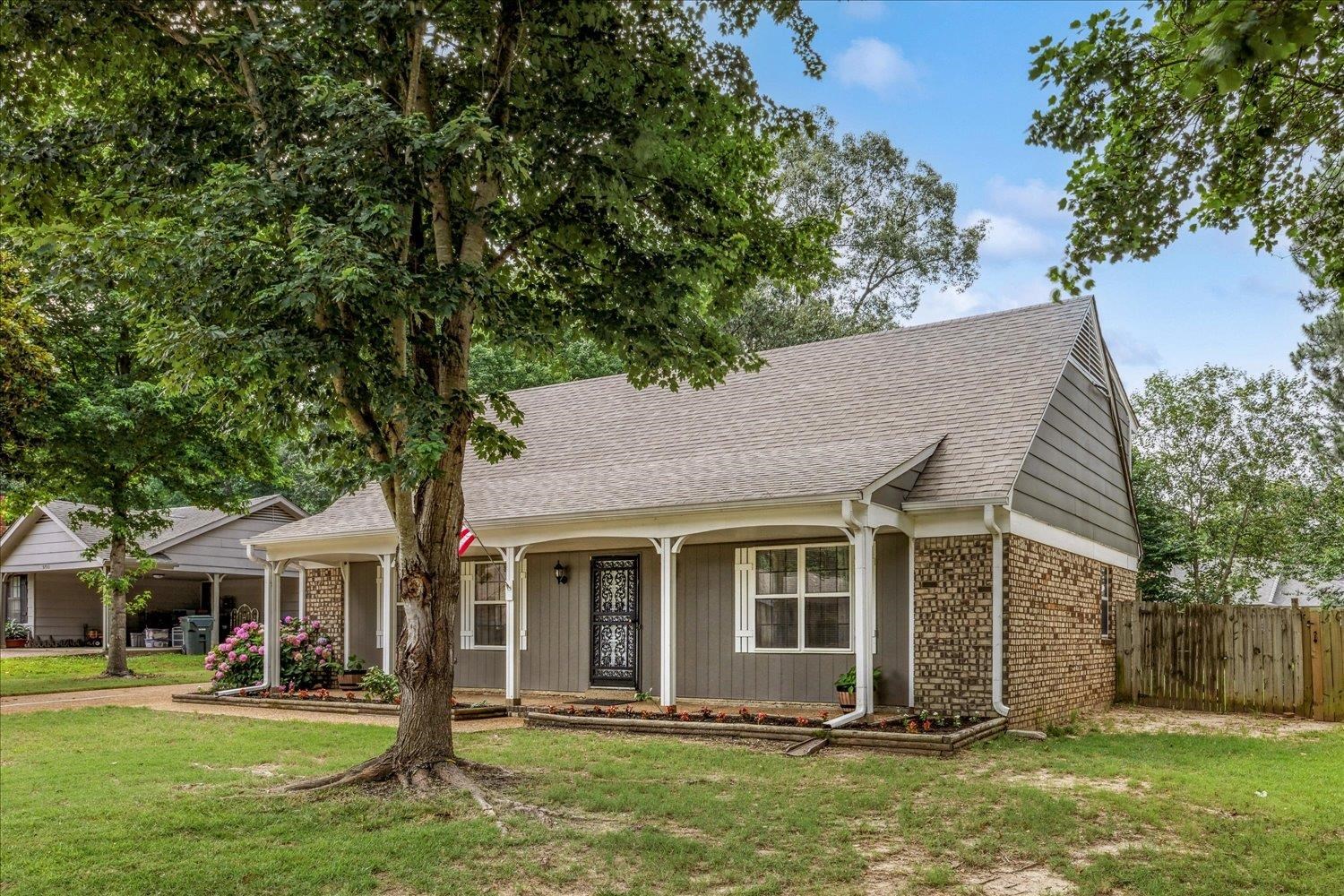 5743 Robin Hop Dr Property Photo 2