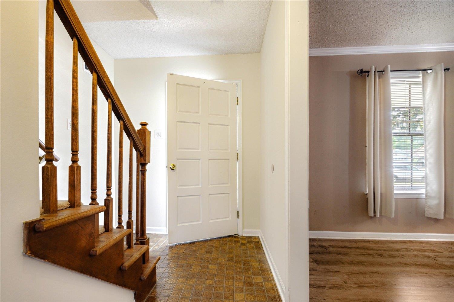 5743 Robin Hop Dr Property Photo 6