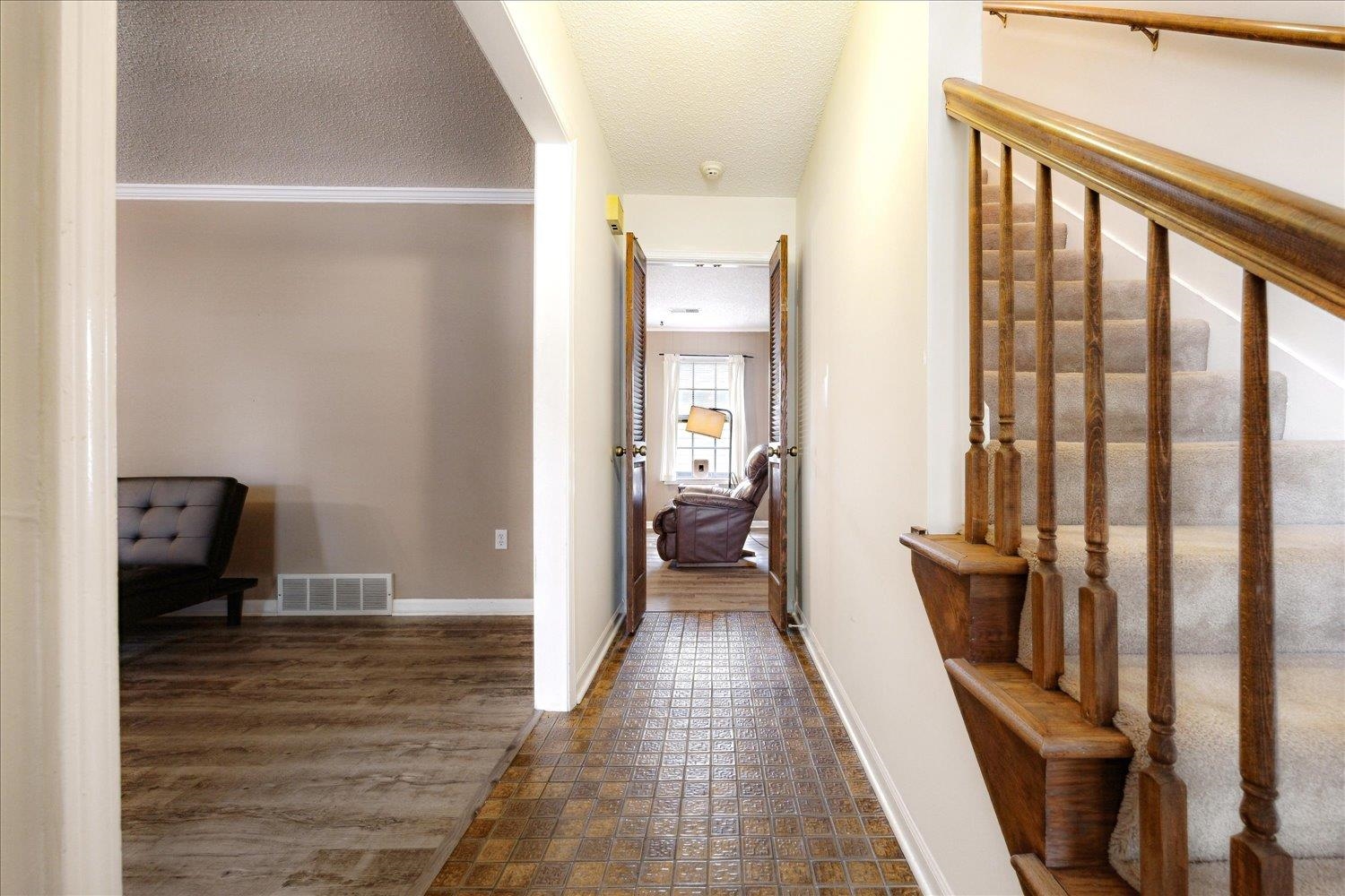 5743 Robin Hop Dr Property Photo 7