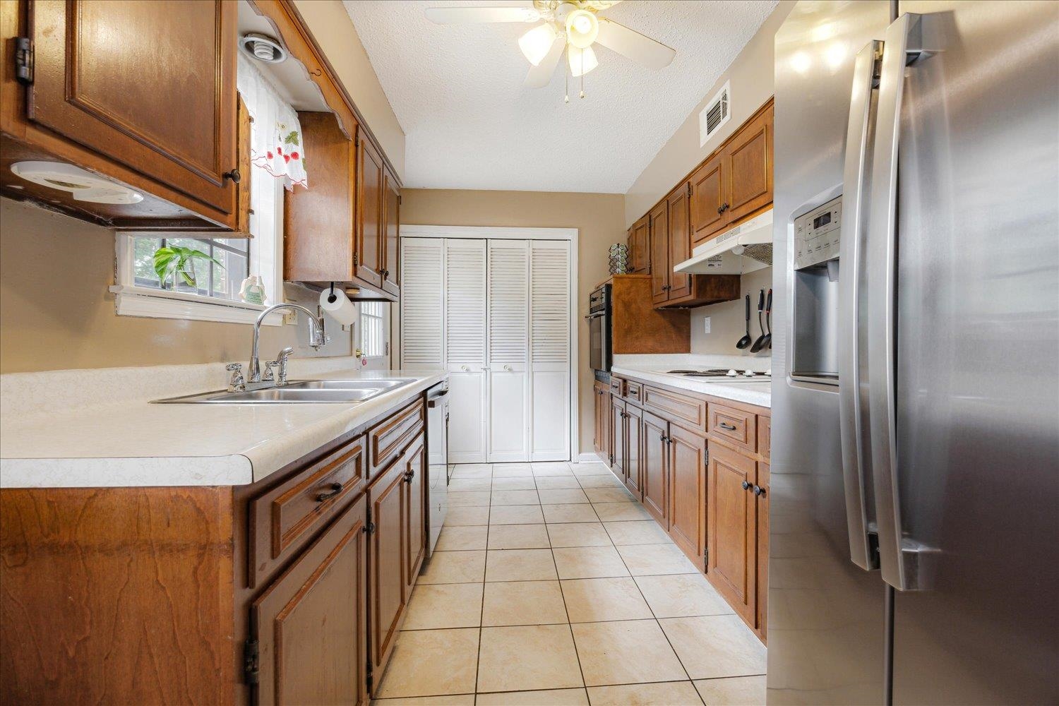 5743 Robin Hop Dr Property Photo 12