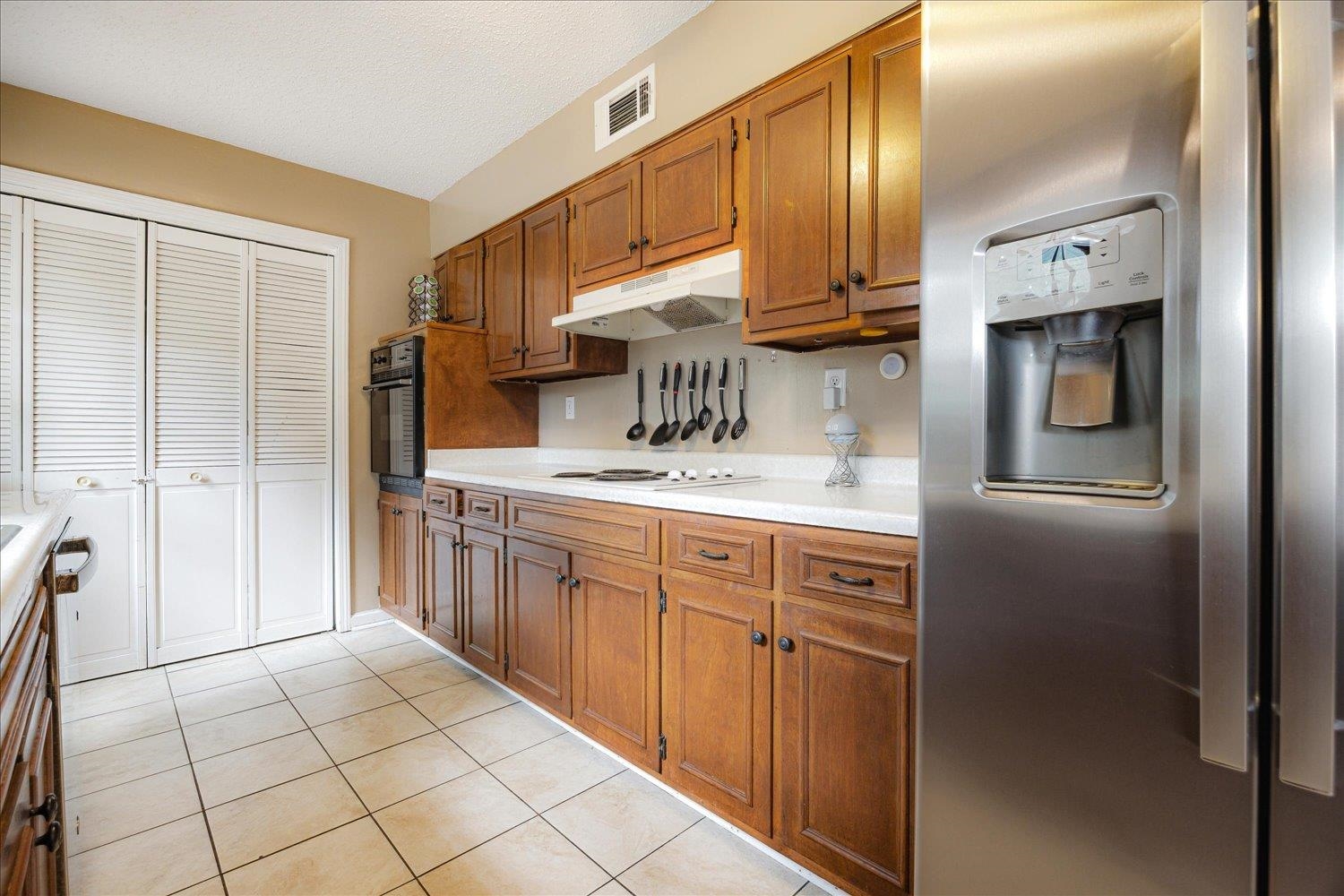 5743 Robin Hop Dr Property Photo 13