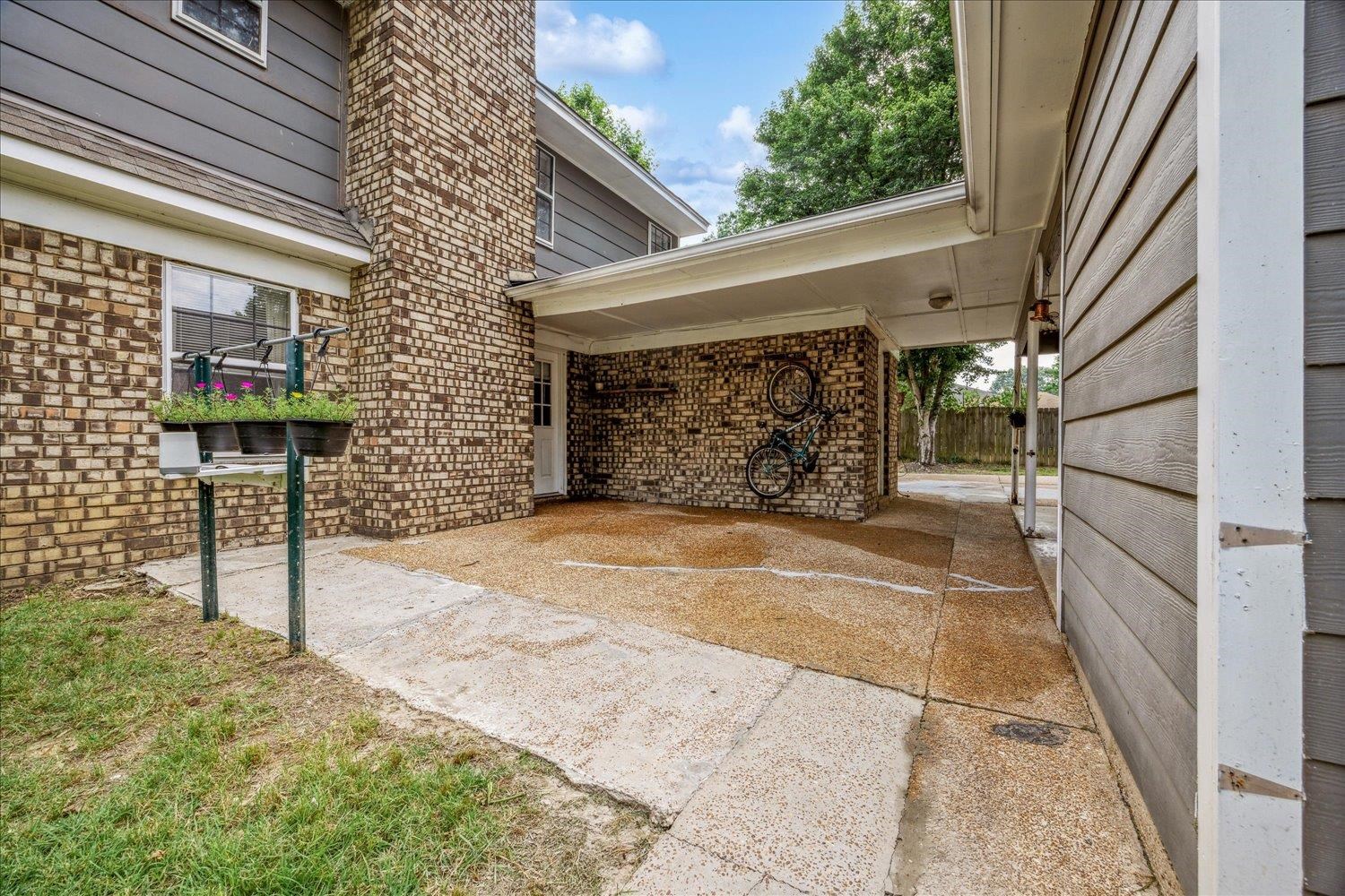 5743 Robin Hop Dr Property Photo 25